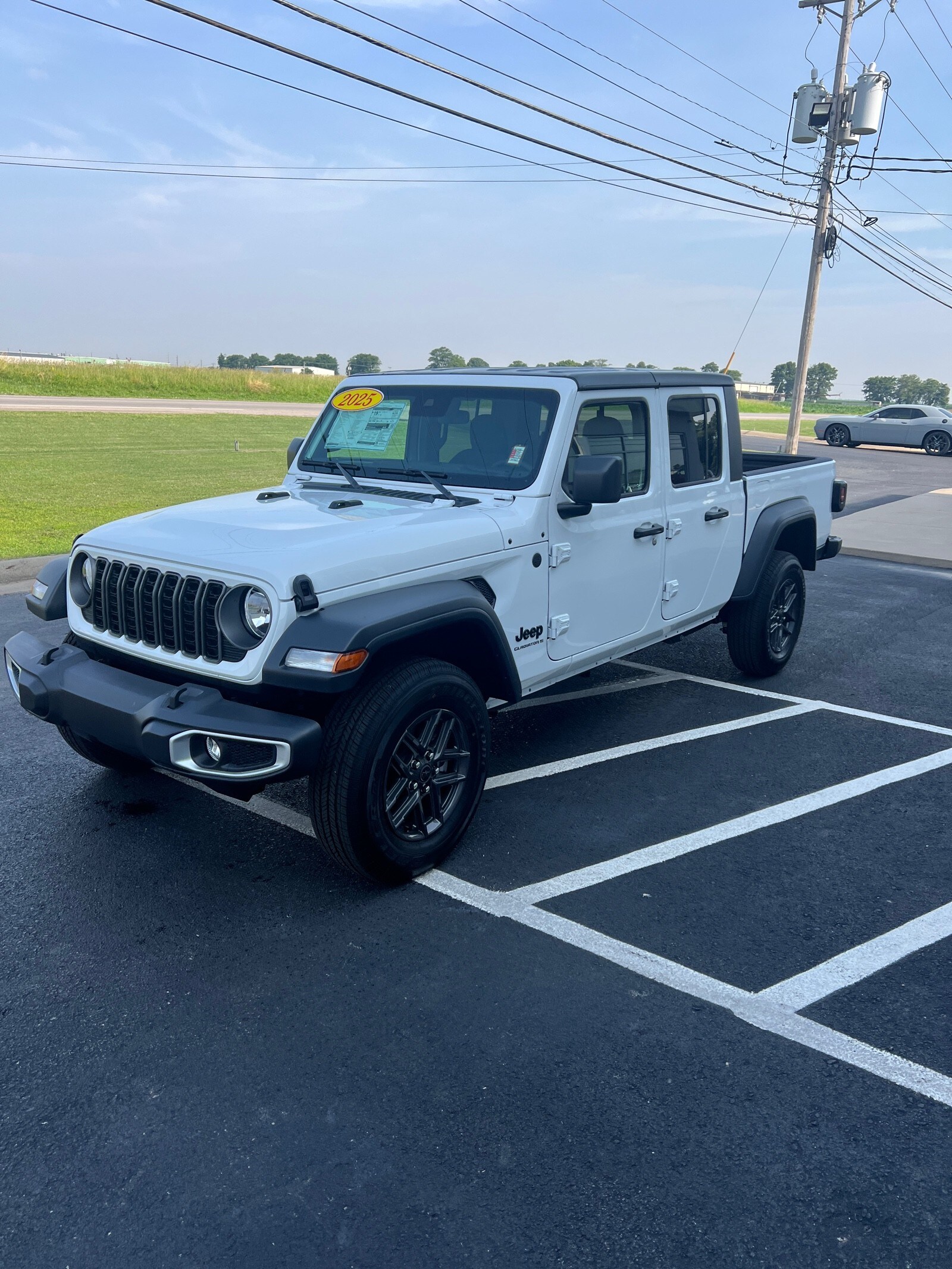 2025 Jeep Gladiator Sport S photo 2