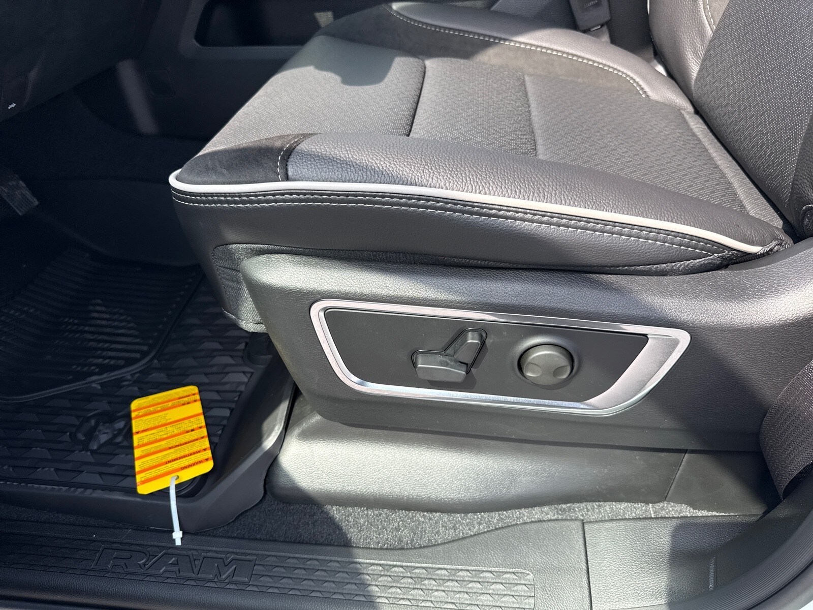 2026 RAM 1500 Laramie - Photo 10