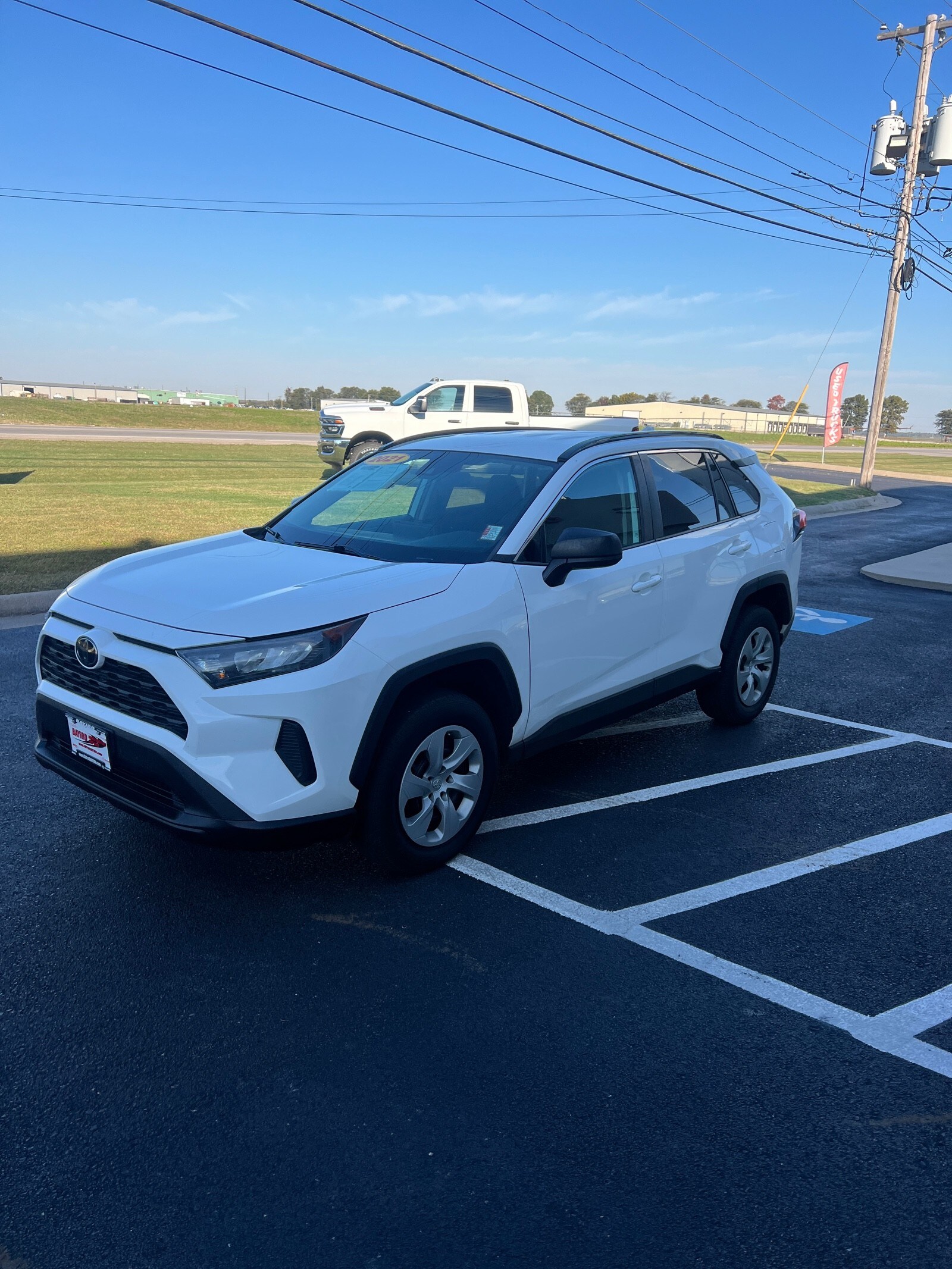 2021 Toyota RAV4 LE photo 2