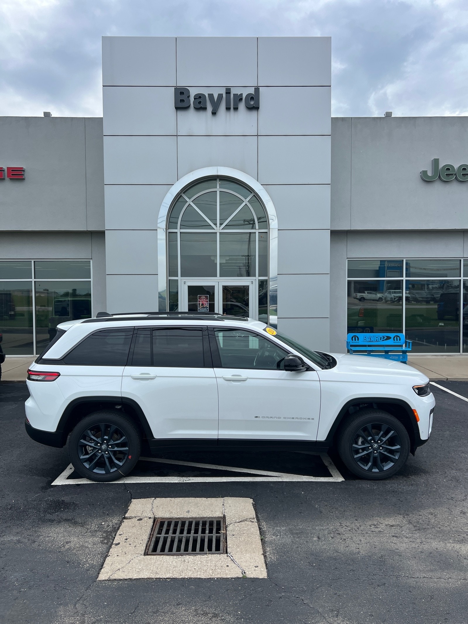 2026 Jeep Grand Cherokee 85th Anniversary Edition's photo
