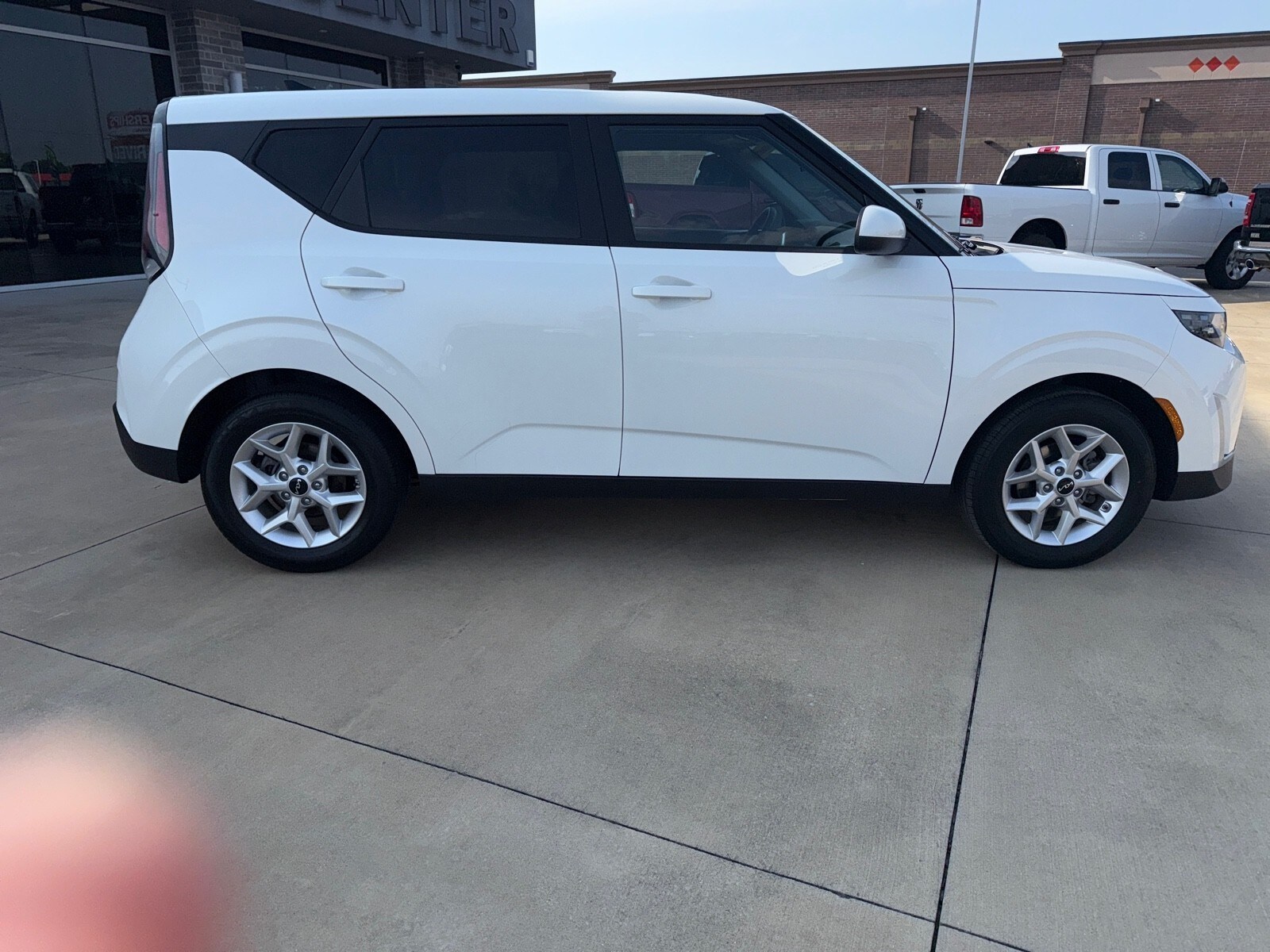 2024 Kia Soul LX photo 2