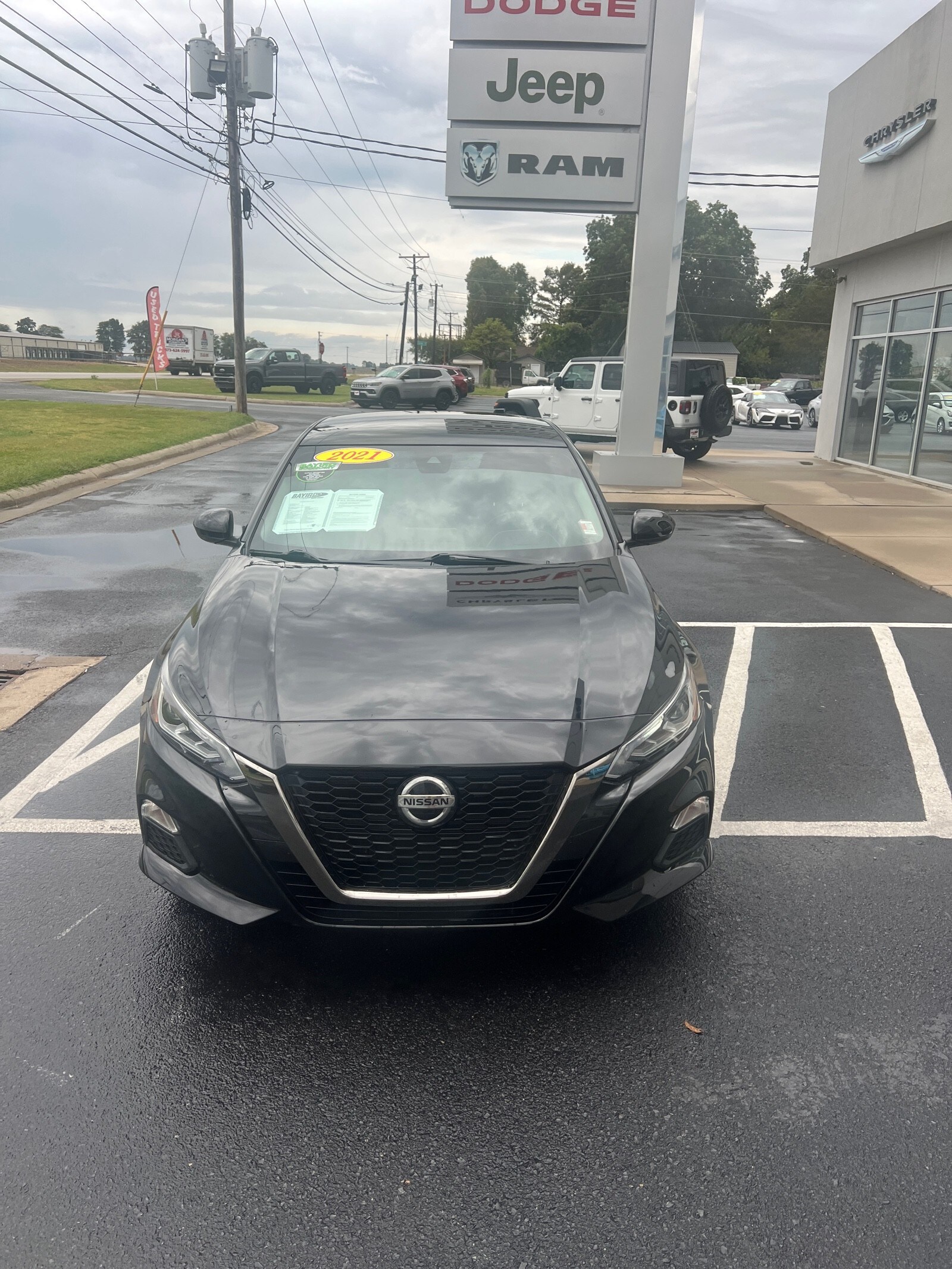 2021 Nissan Altima 2.5 SR photo 2