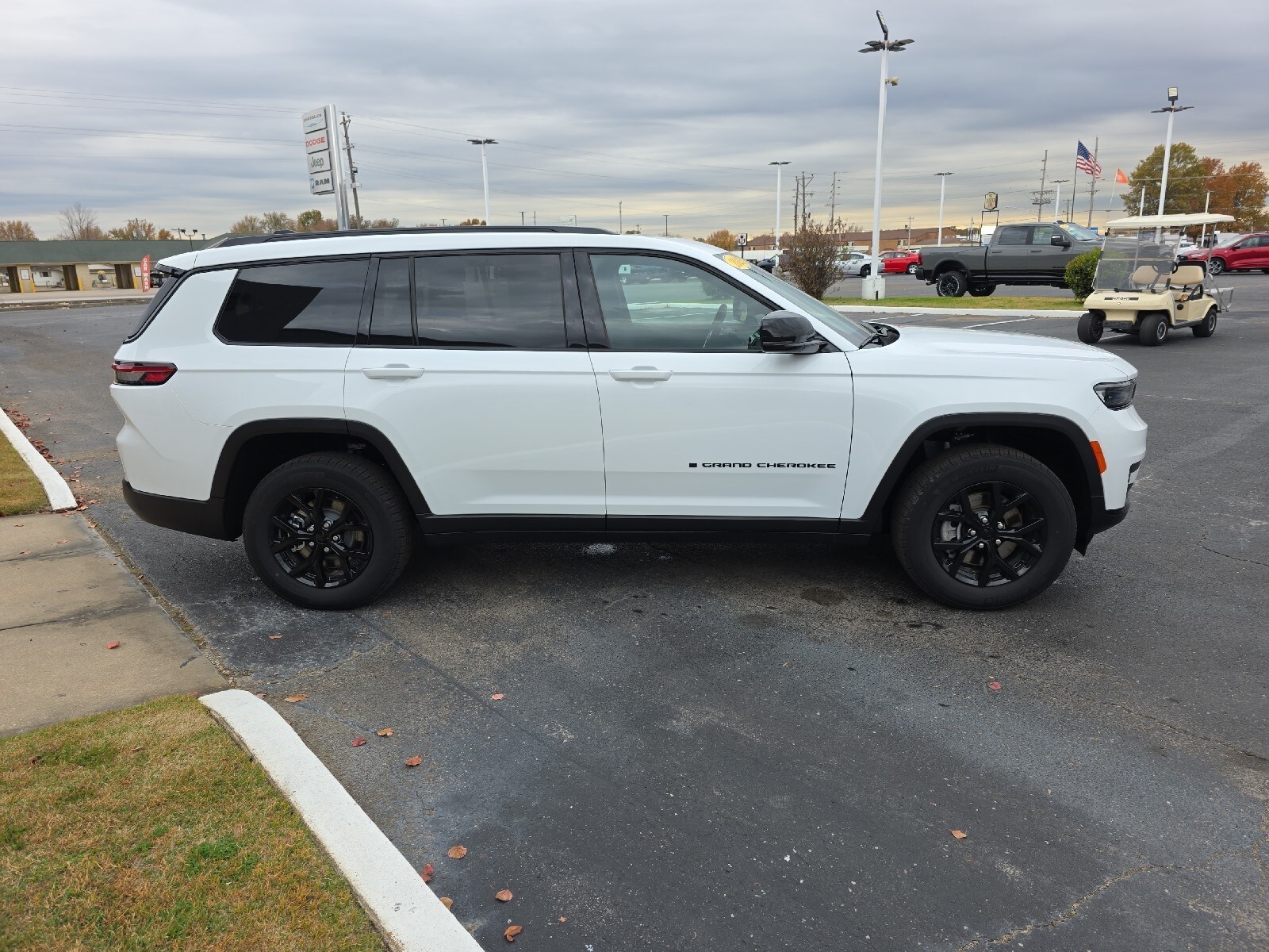 2025 Jeep Grand Cherokee Laredo Altitude X photo 2