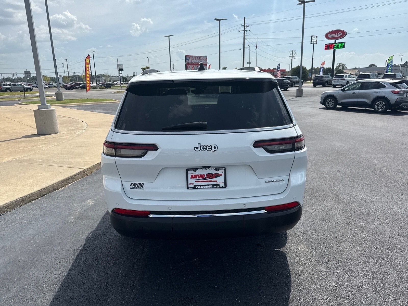 2023 Jeep Grand Cherokee Laredo photo 3