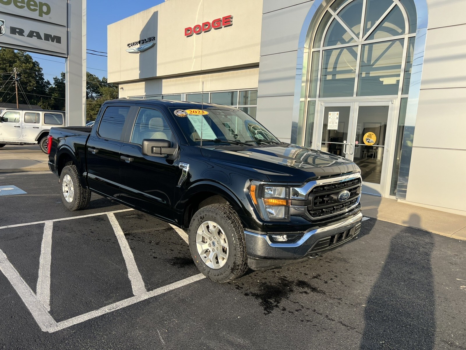 2023 Ford F-150 XLT photo 2
