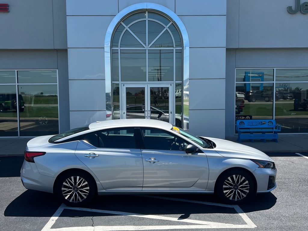 Used 2024 Nissan Altima 2.5 SV Sedan