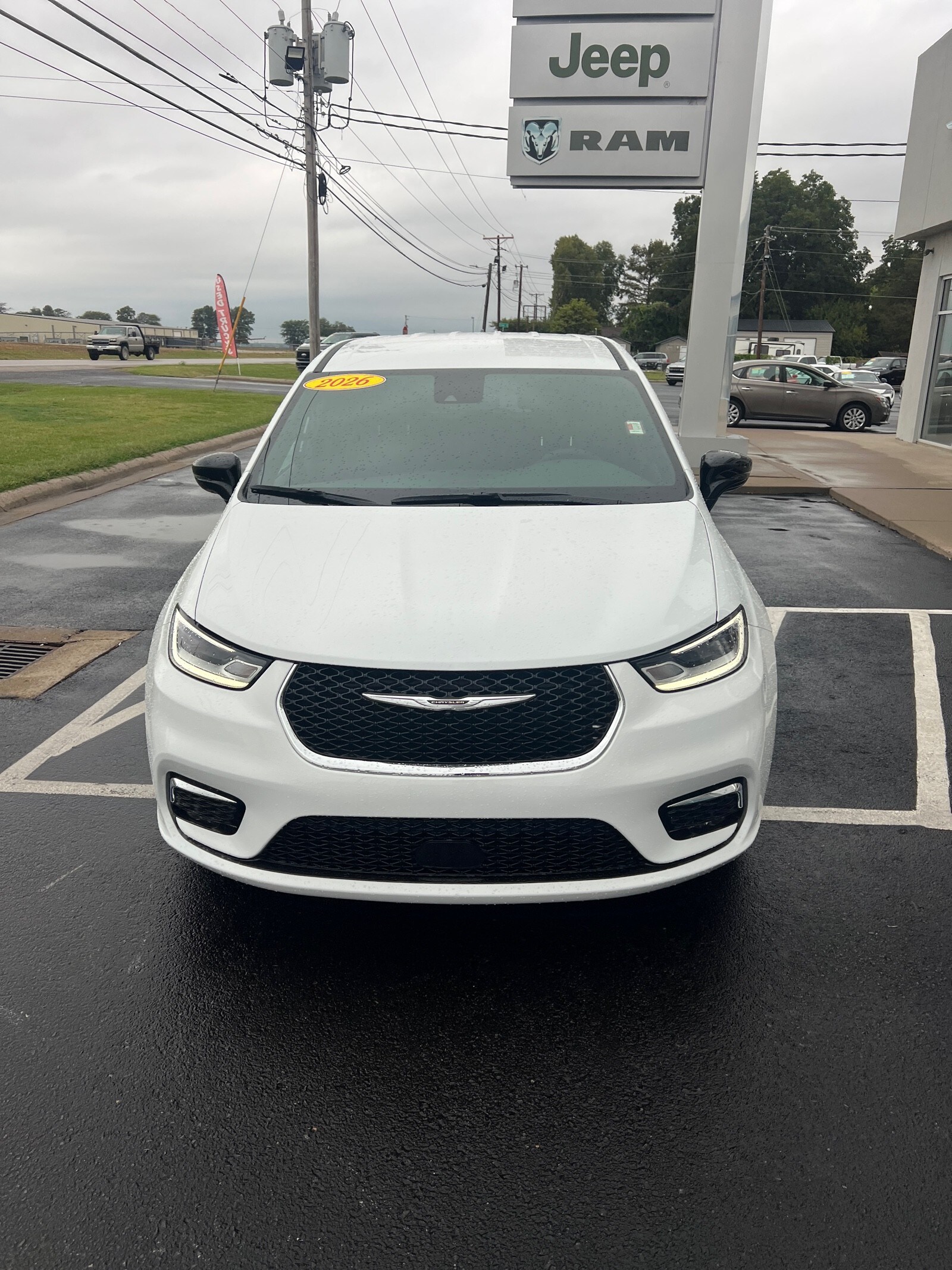 2026 Chrysler Pacifica photo 3