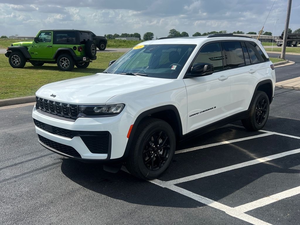 New 2026 Jeep Grand Cherokee LAREDO ALTITUDE 4X4 Sport Utility