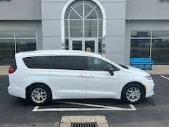 2026 Chrysler Pacifica Select Passenger Van