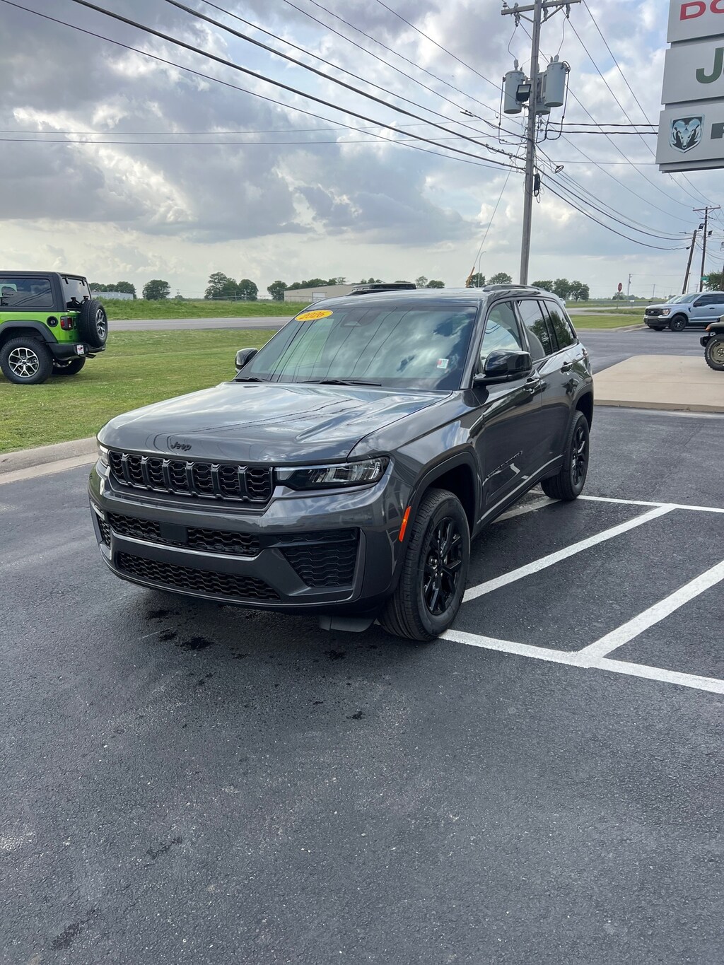 New 2026 Jeep Grand Cherokee Laredo Sport Utility
