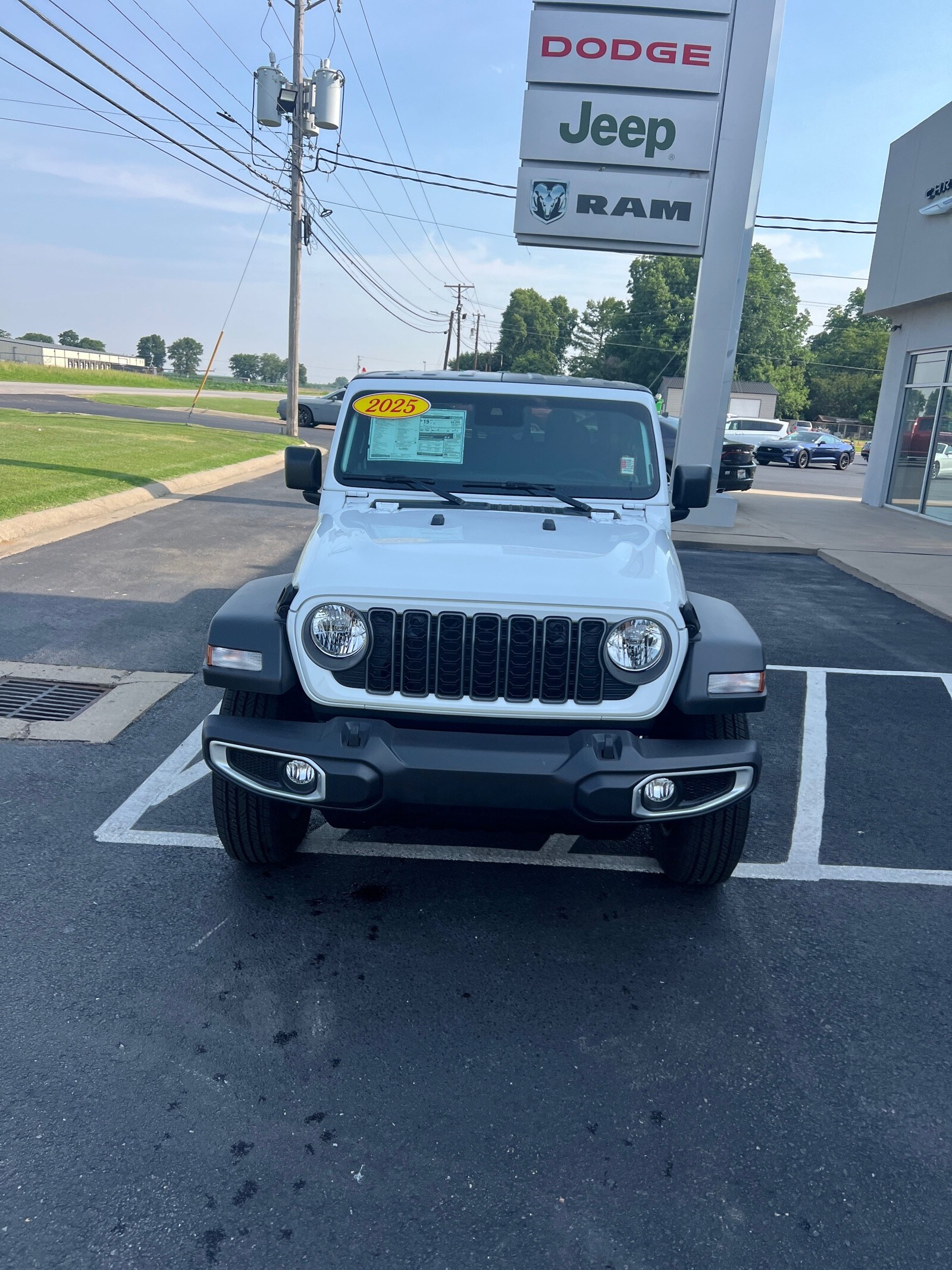 2025 Jeep Gladiator Sport S photo 3