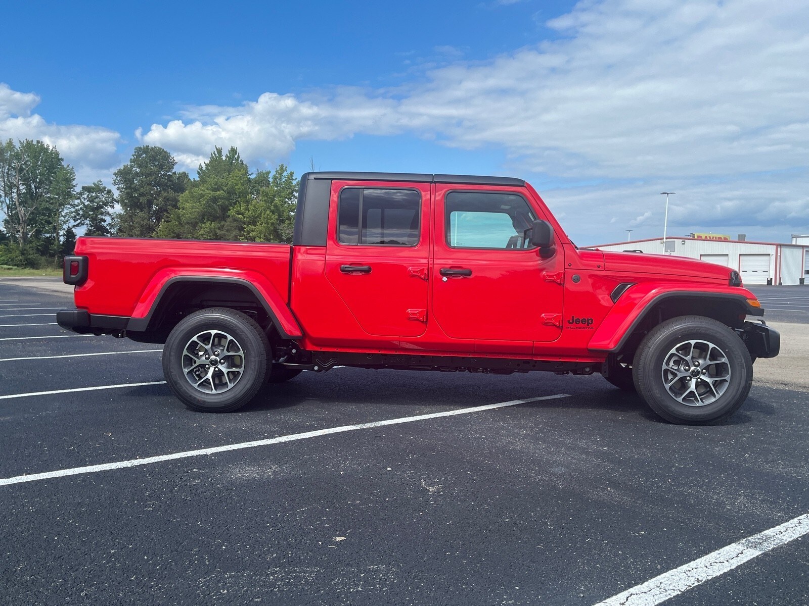 2025 Jeep Gladiator Sport S photo 4