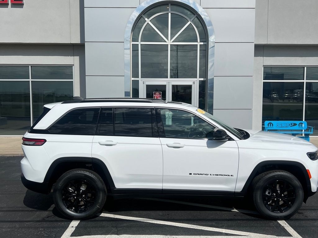 New 2026 Jeep Grand Cherokee LAREDO ALTITUDE 4X4 Sport Utility