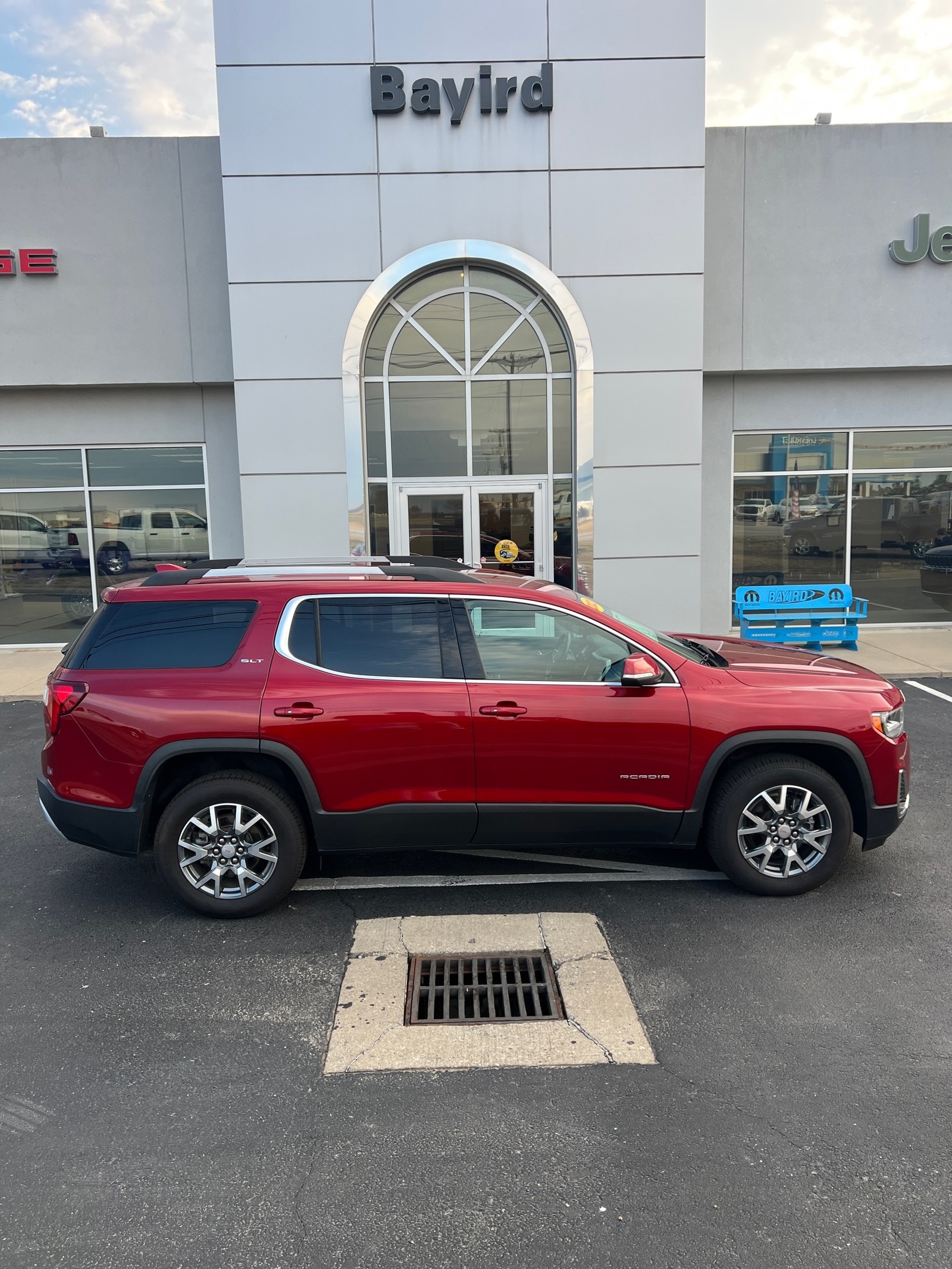 2023 GMC Acadia SLT's photo