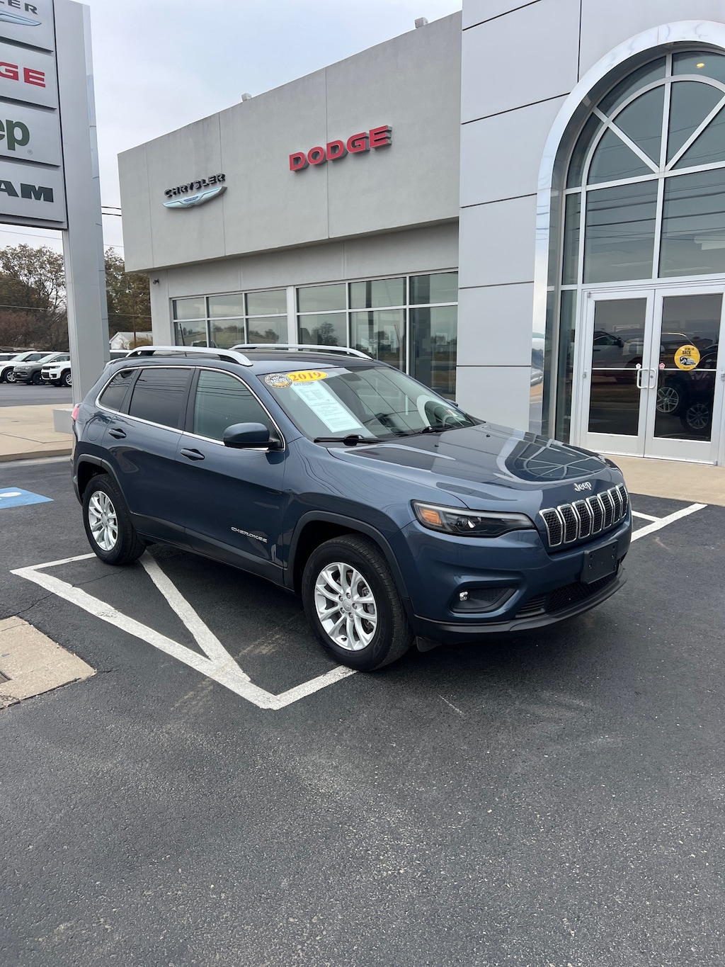 Used 2019 Jeep Cherokee Latitude 4x4 SUV