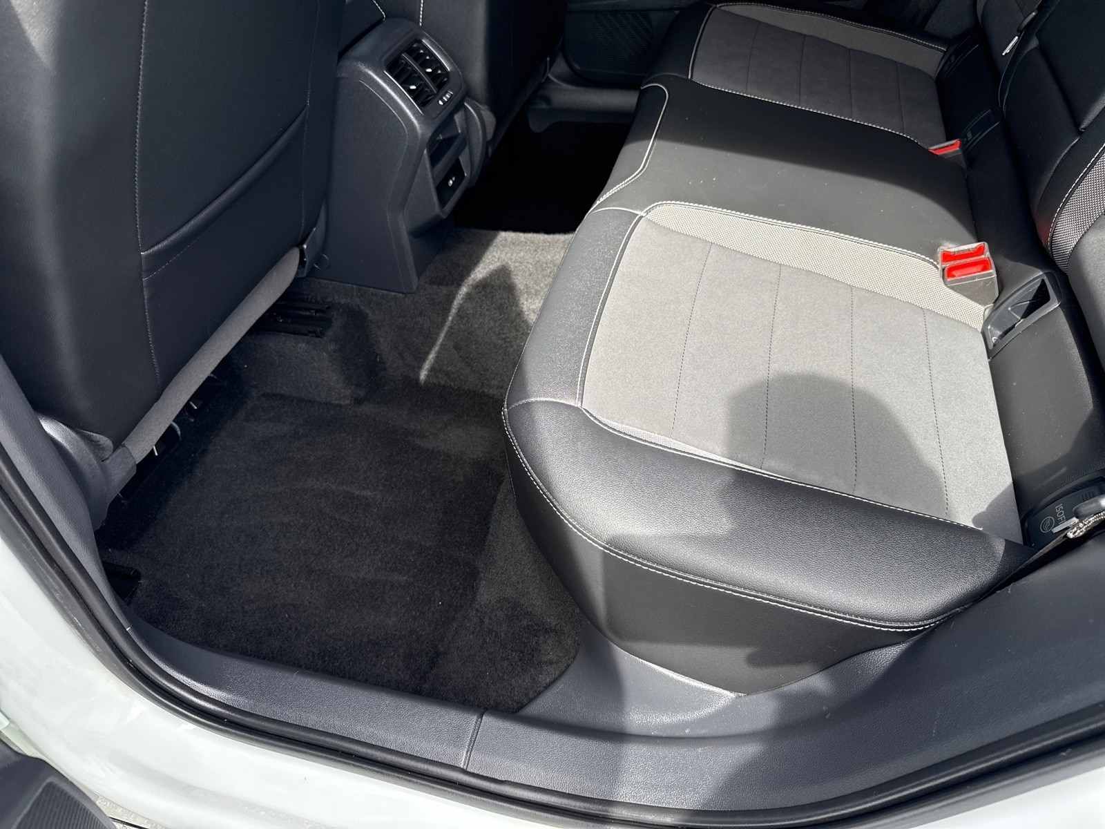 2023 Volkswagen Taos 1.5T SE's photo