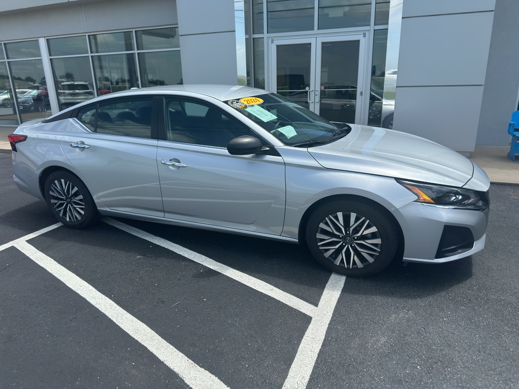 Used 2024 Nissan Altima 2.5 SV Sedan
