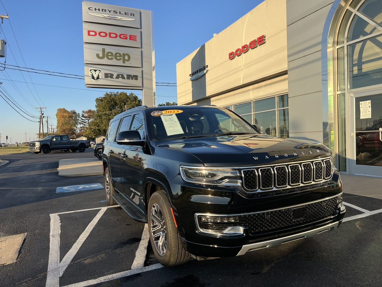 2023 Jeep Wagoneer L Series II photo 3