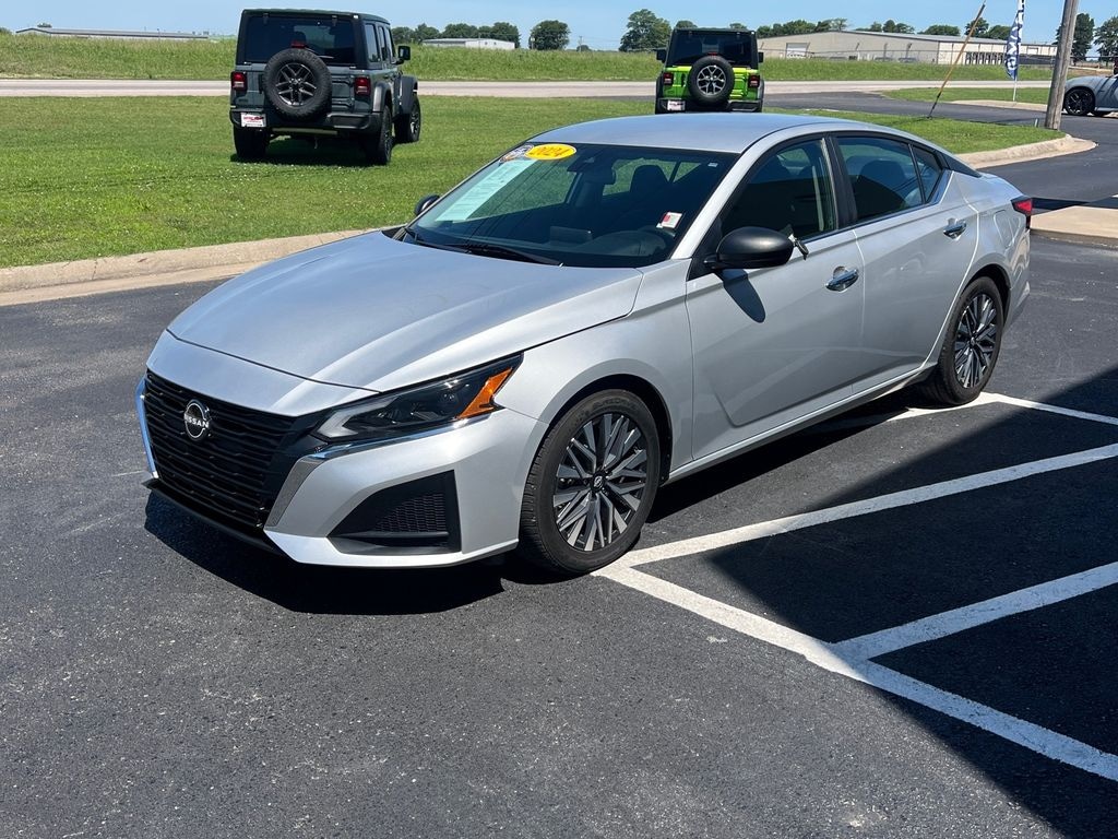 Used 2024 Nissan Altima 2.5 SV Sedan