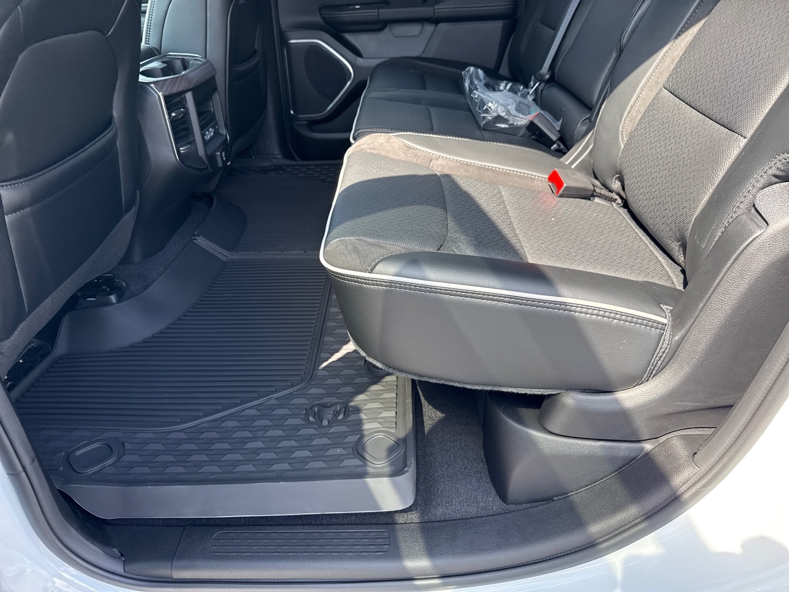 2026 RAM 1500 Laramie - Photo 12