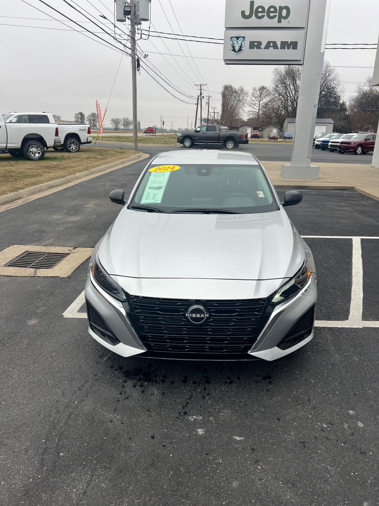 2024 Nissan Altima 2.5 SV photo 2