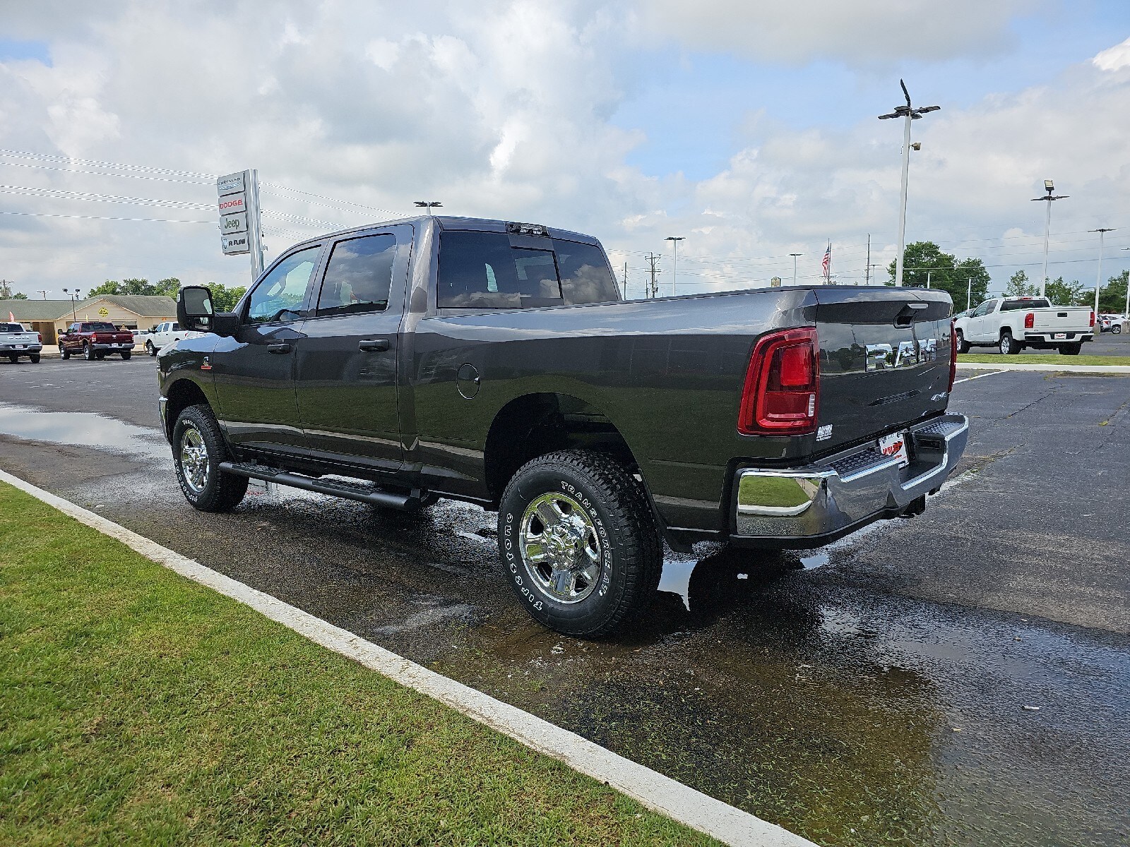 2025 Ram 2500 Tradesman photo 3