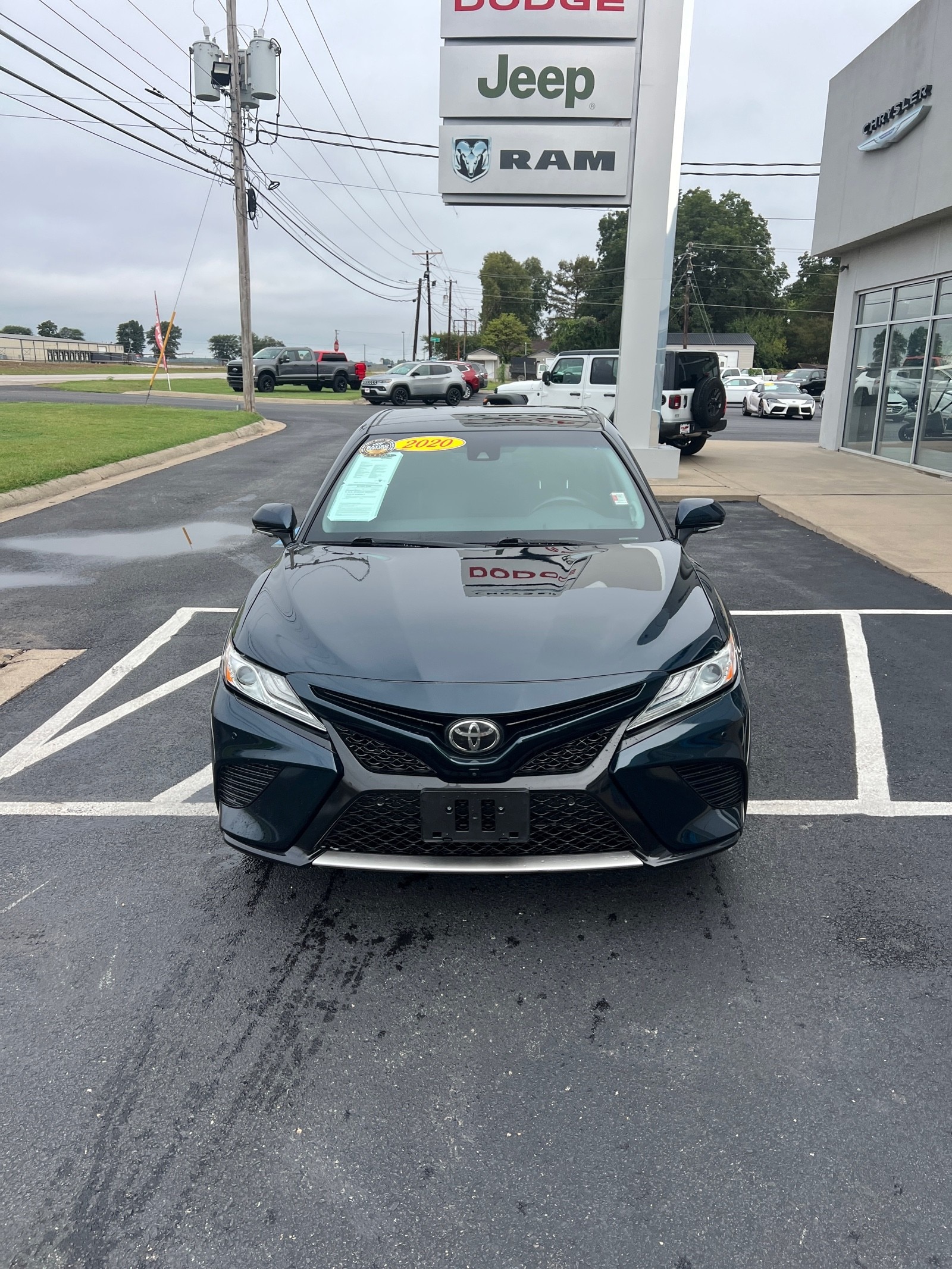 2020 Toyota Camry XSE photo 2