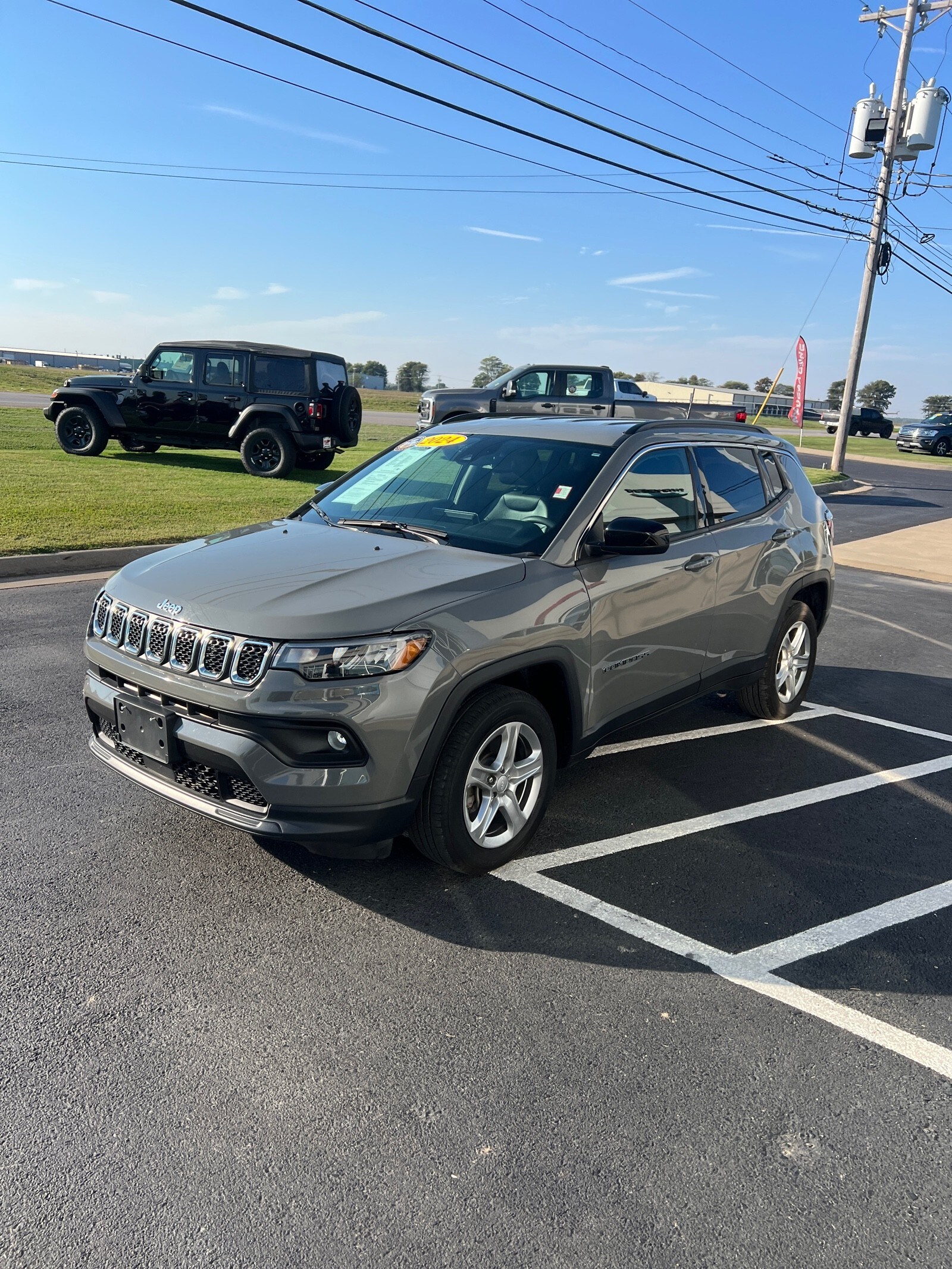 2024 Jeep Compass Latitude photo 2