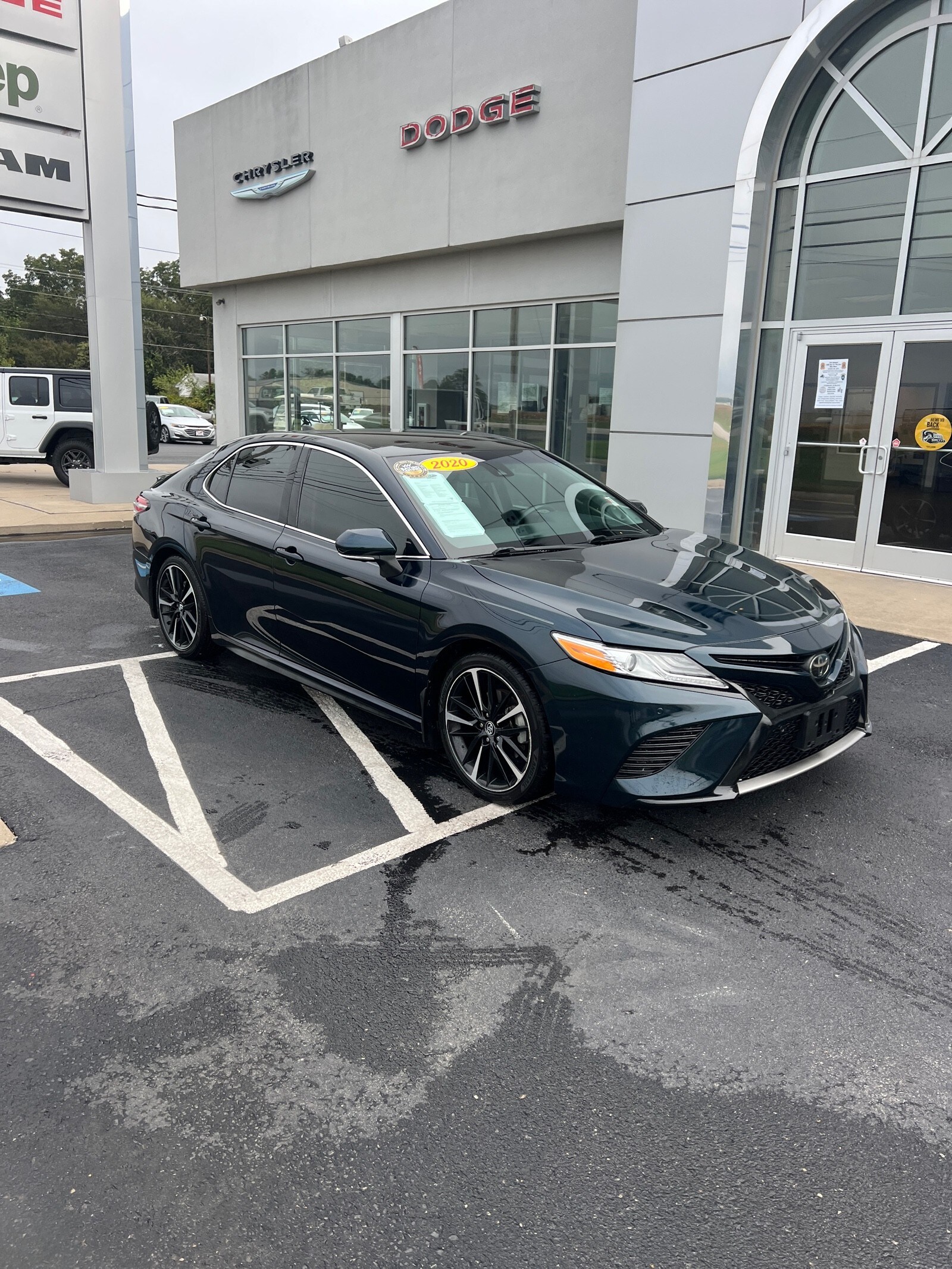 2020 Toyota Camry XSE photo 3