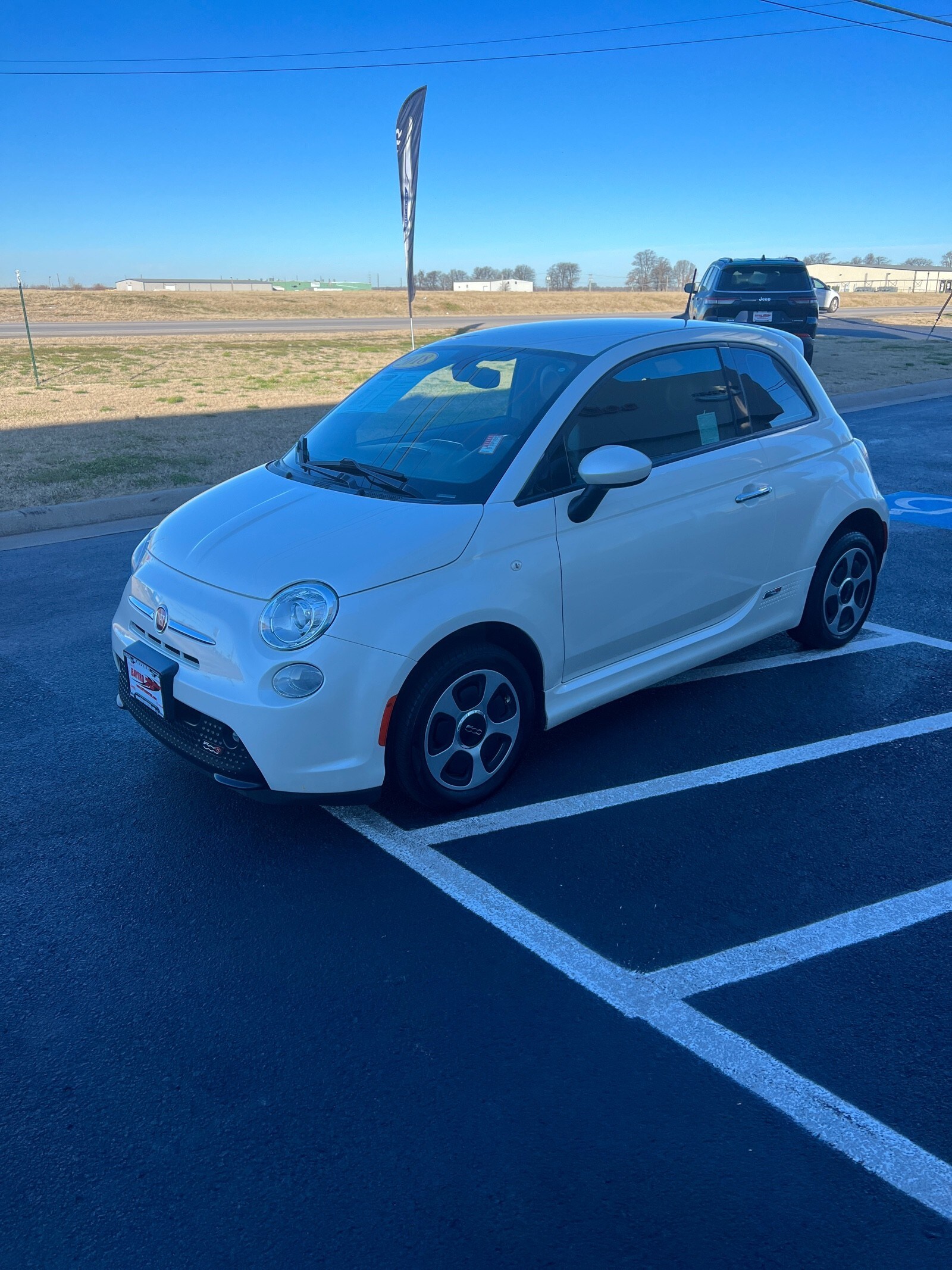 Used 2018 FIAT 500e Battery Electric with VIN 3C3CFFGE3JT369346 for sale in Kennett, MO