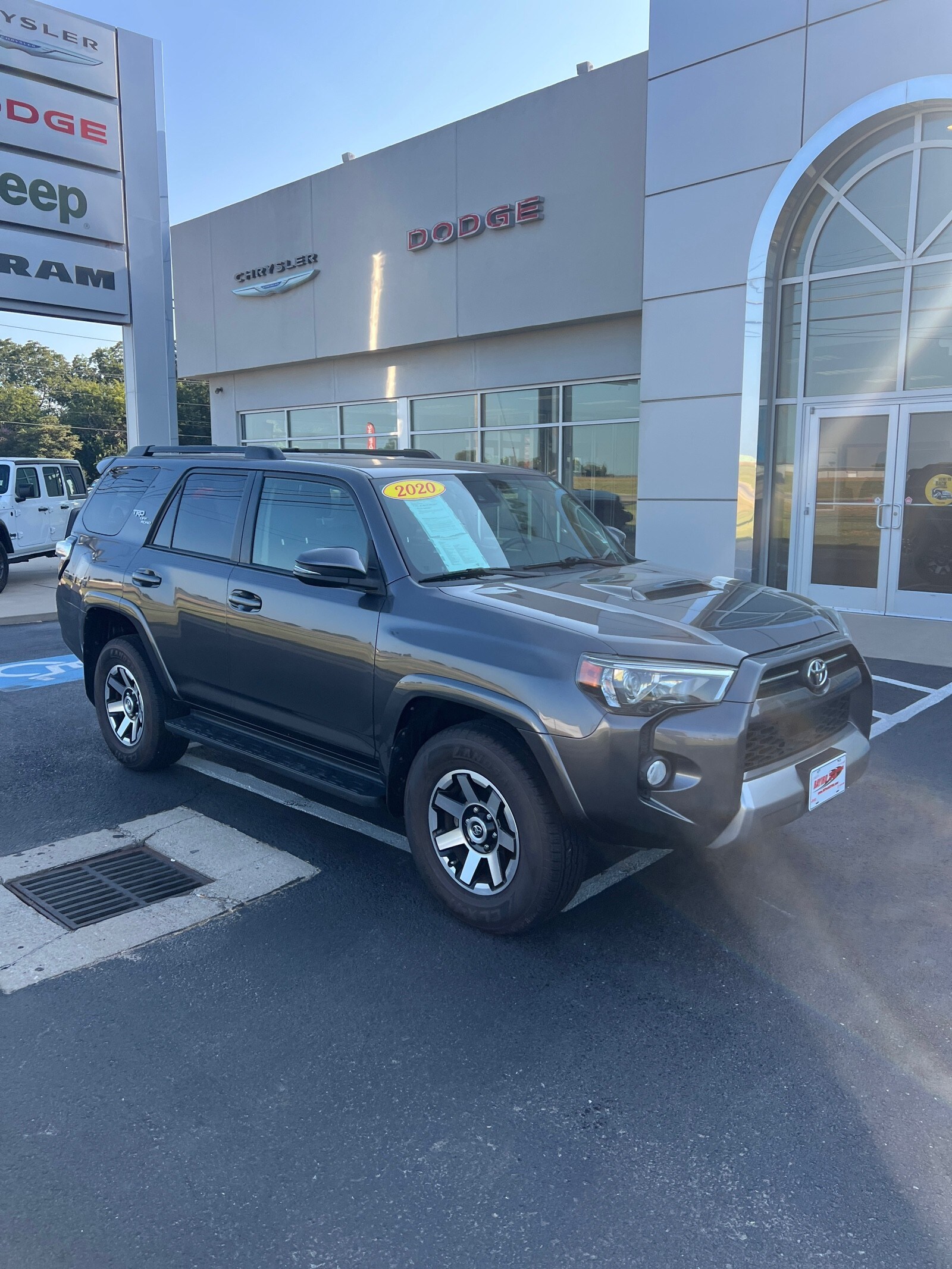 2020 Toyota 4Runner TRD Premium photo 3