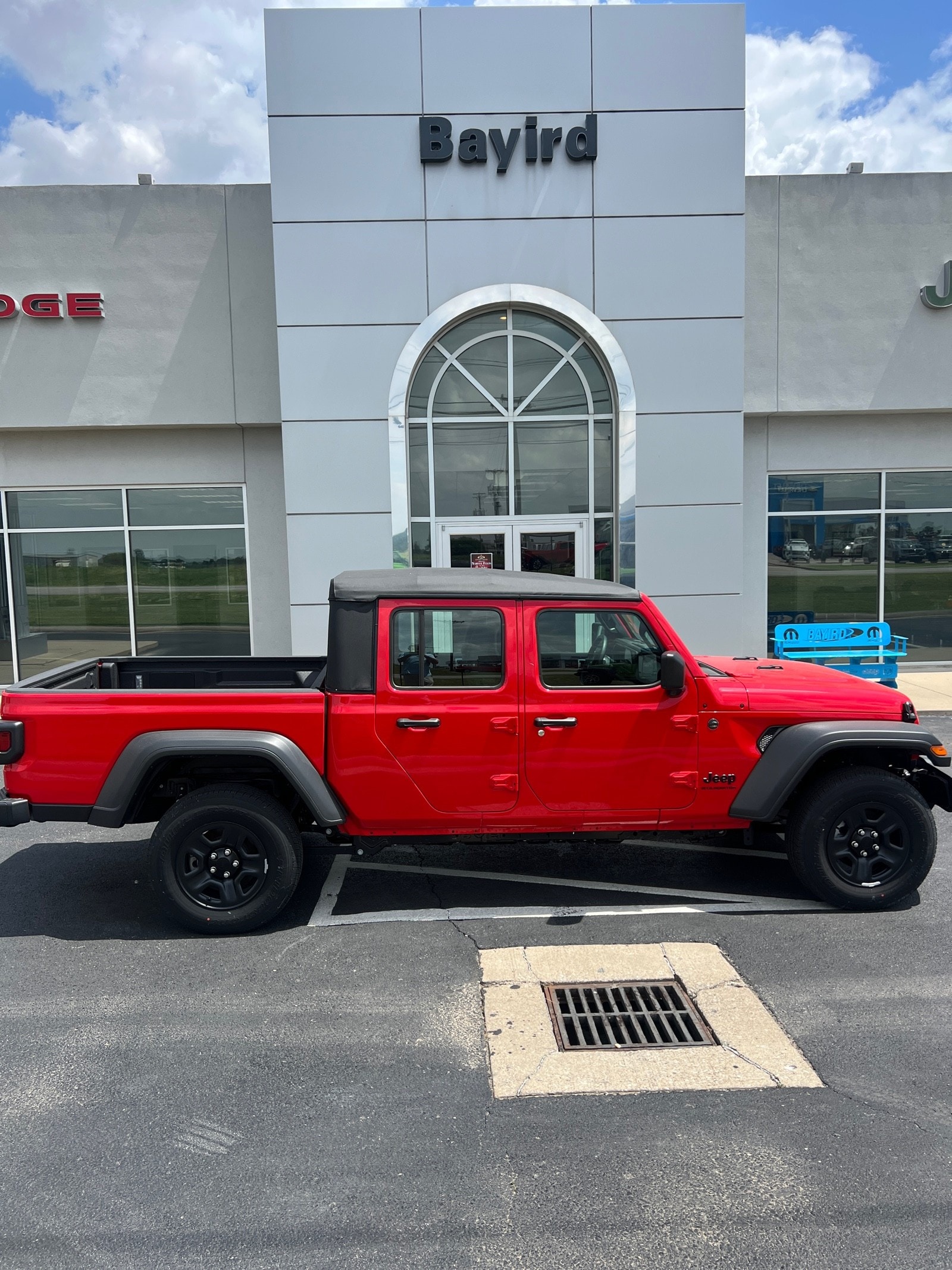 2026 Jeep Gladiator Sport Auto's photo