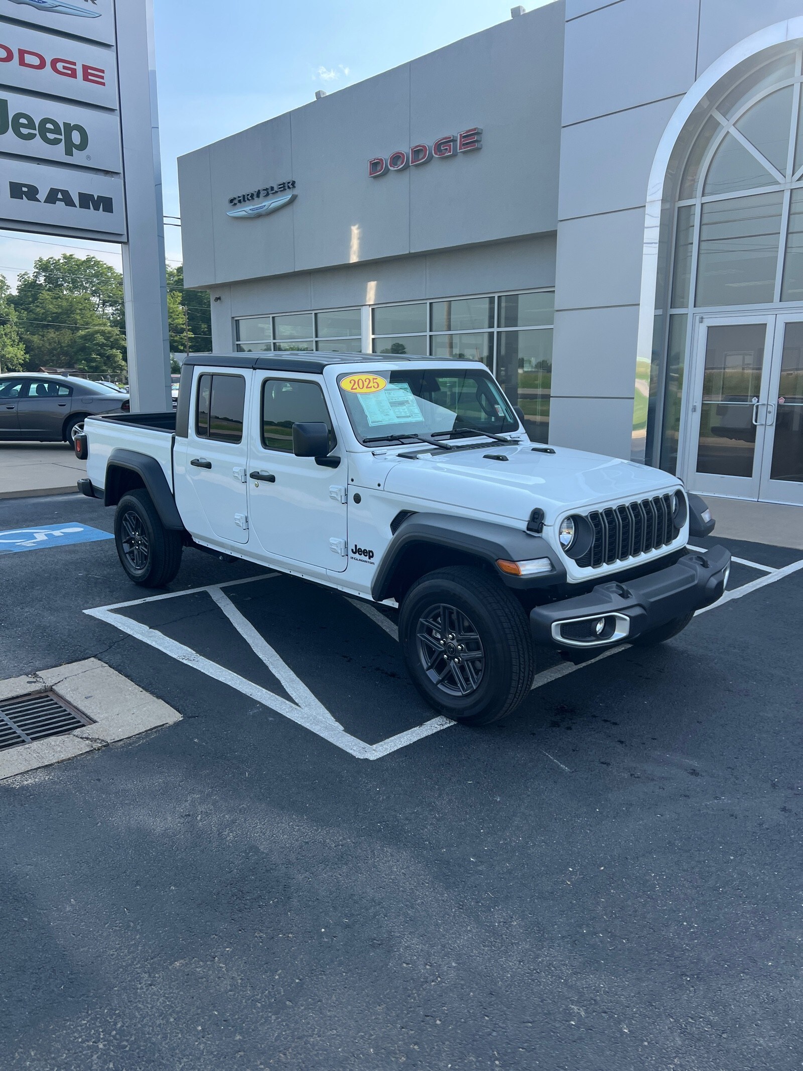 2025 Jeep Gladiator Sport S photo 4