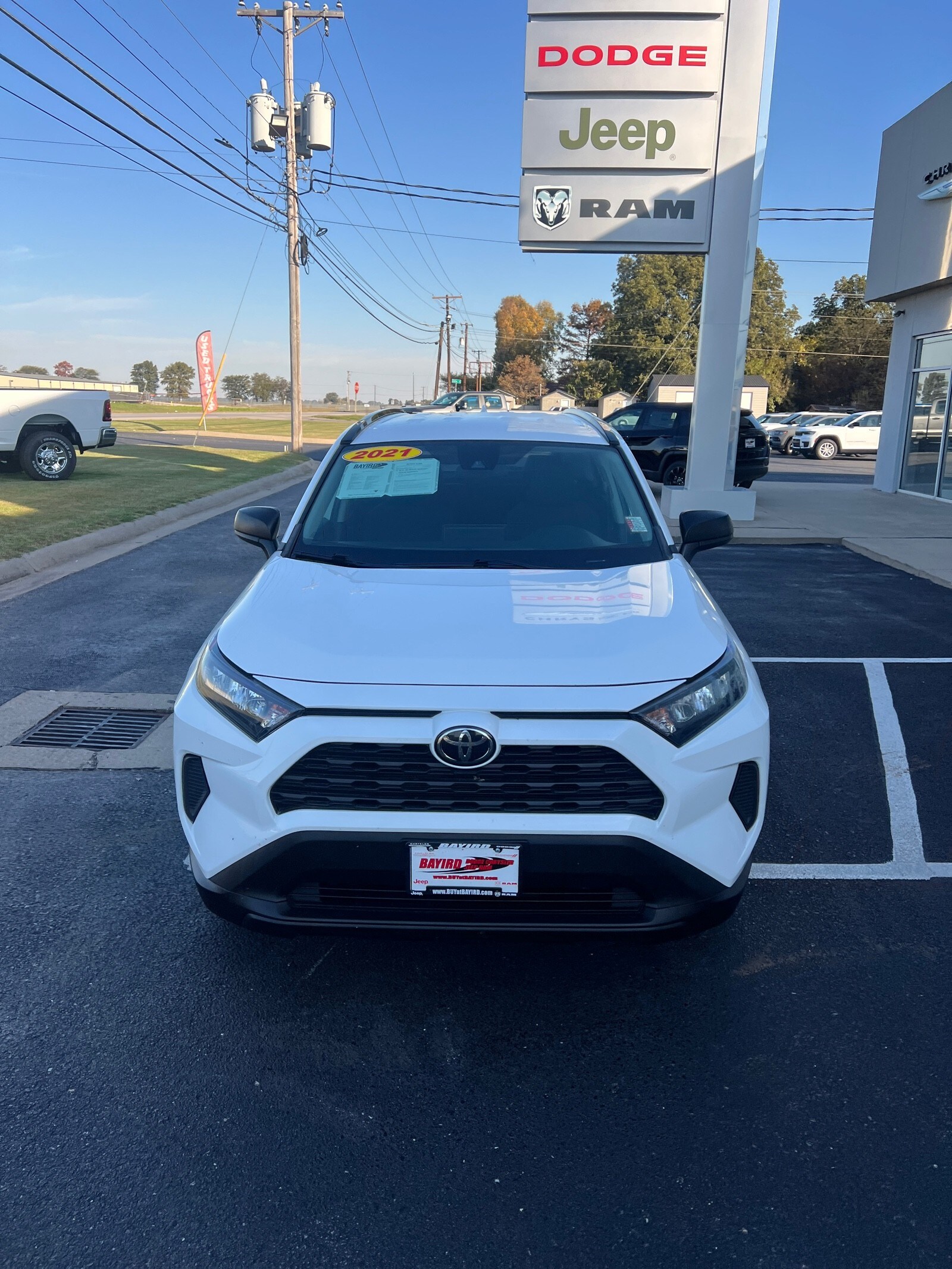 2021 Toyota RAV4 LE photo 3