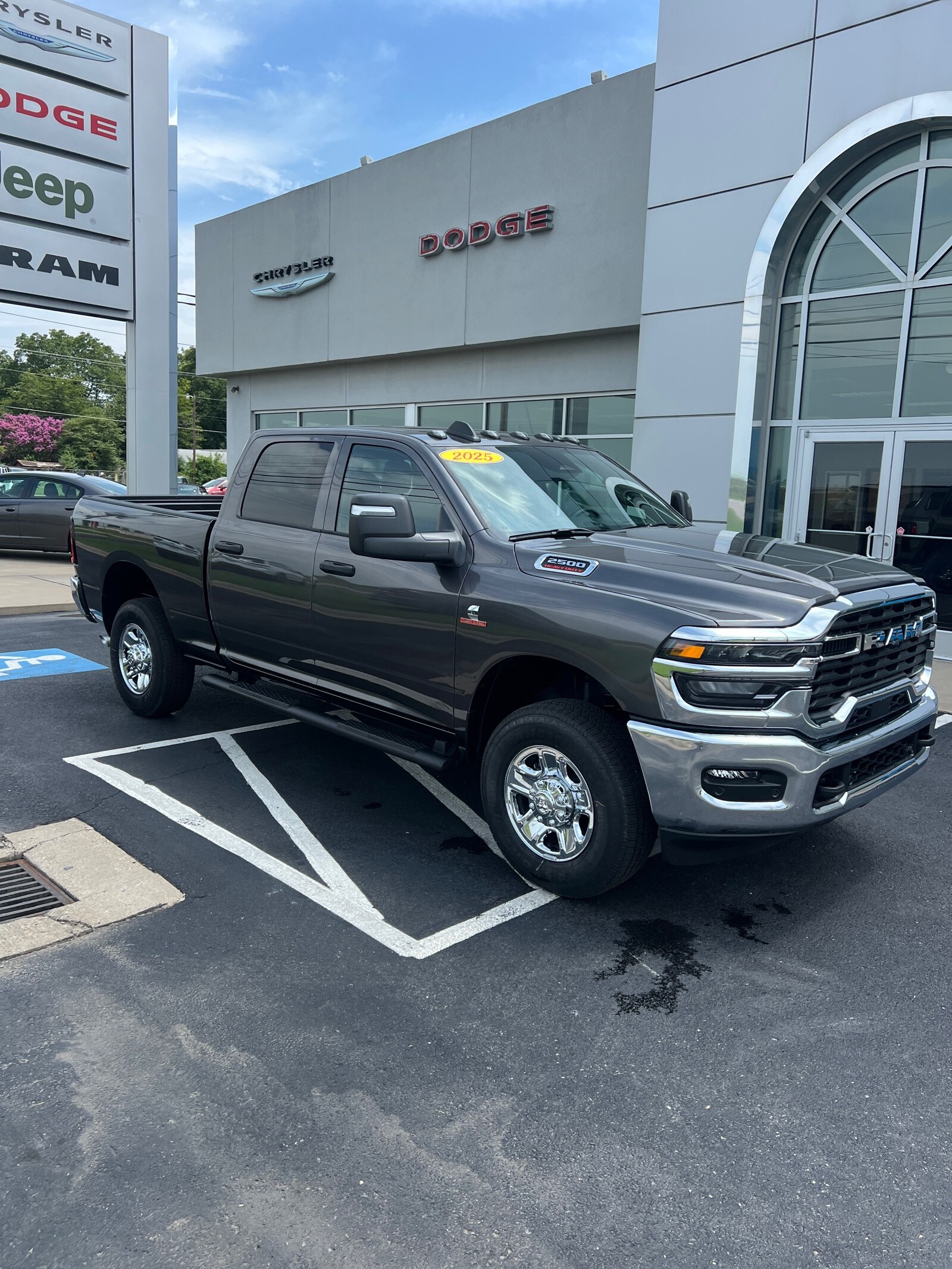 2025 Ram 2500 Tradesman photo 4
