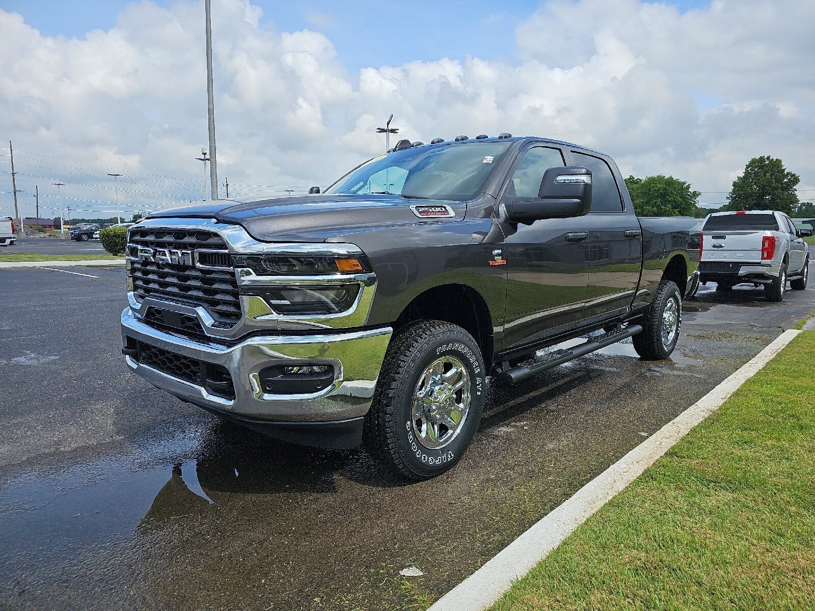 2025 Ram 2500 Tradesman photo 2