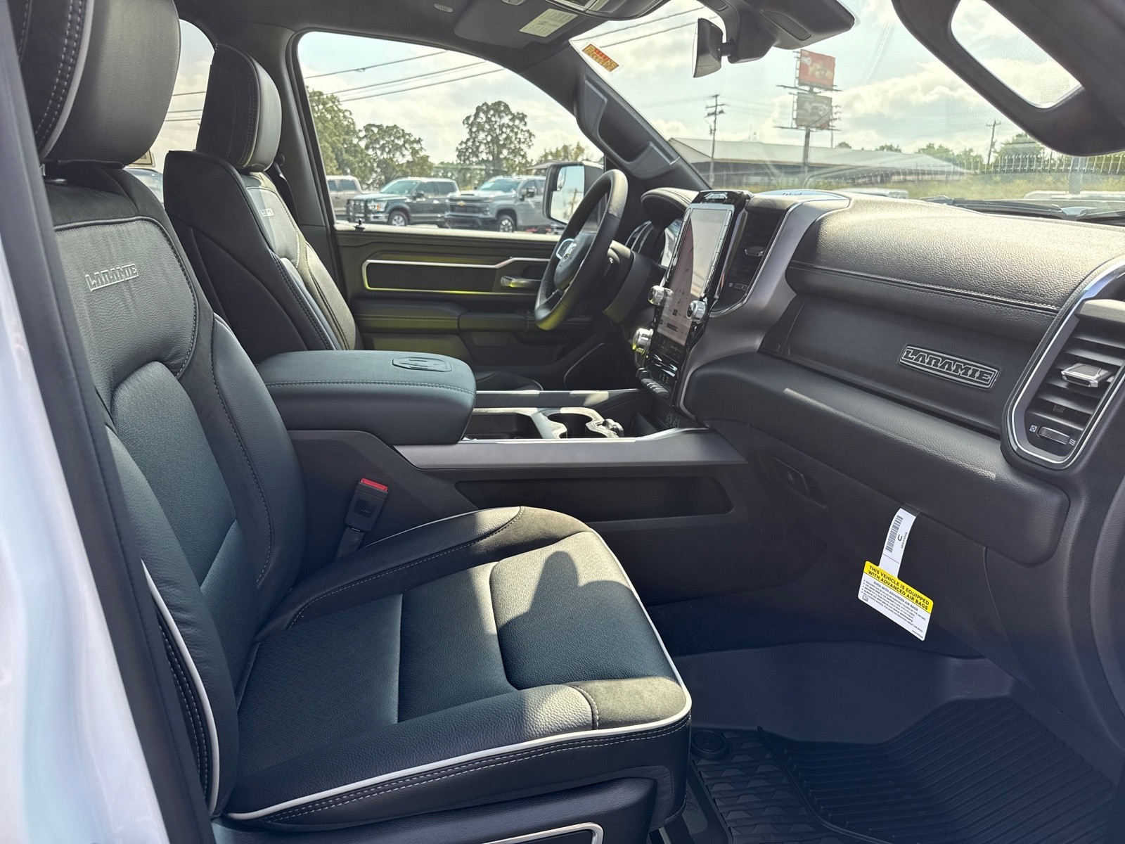 2026 RAM 1500 Laramie - Photo 17