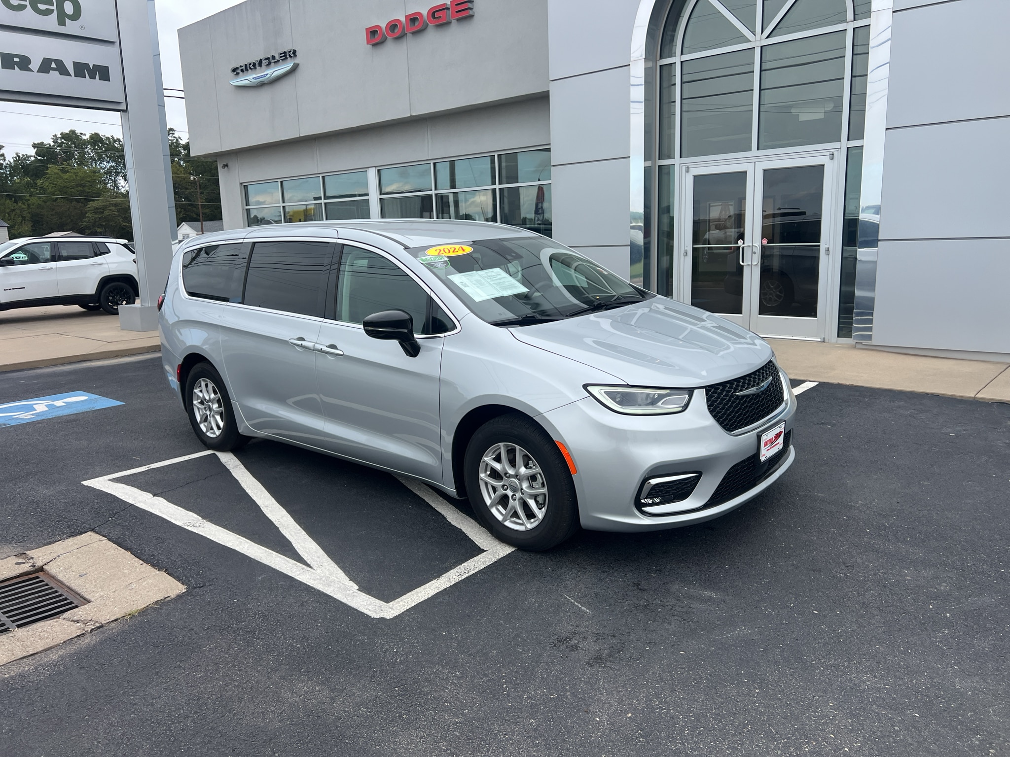 2024 Chrysler Pacifica Touring L