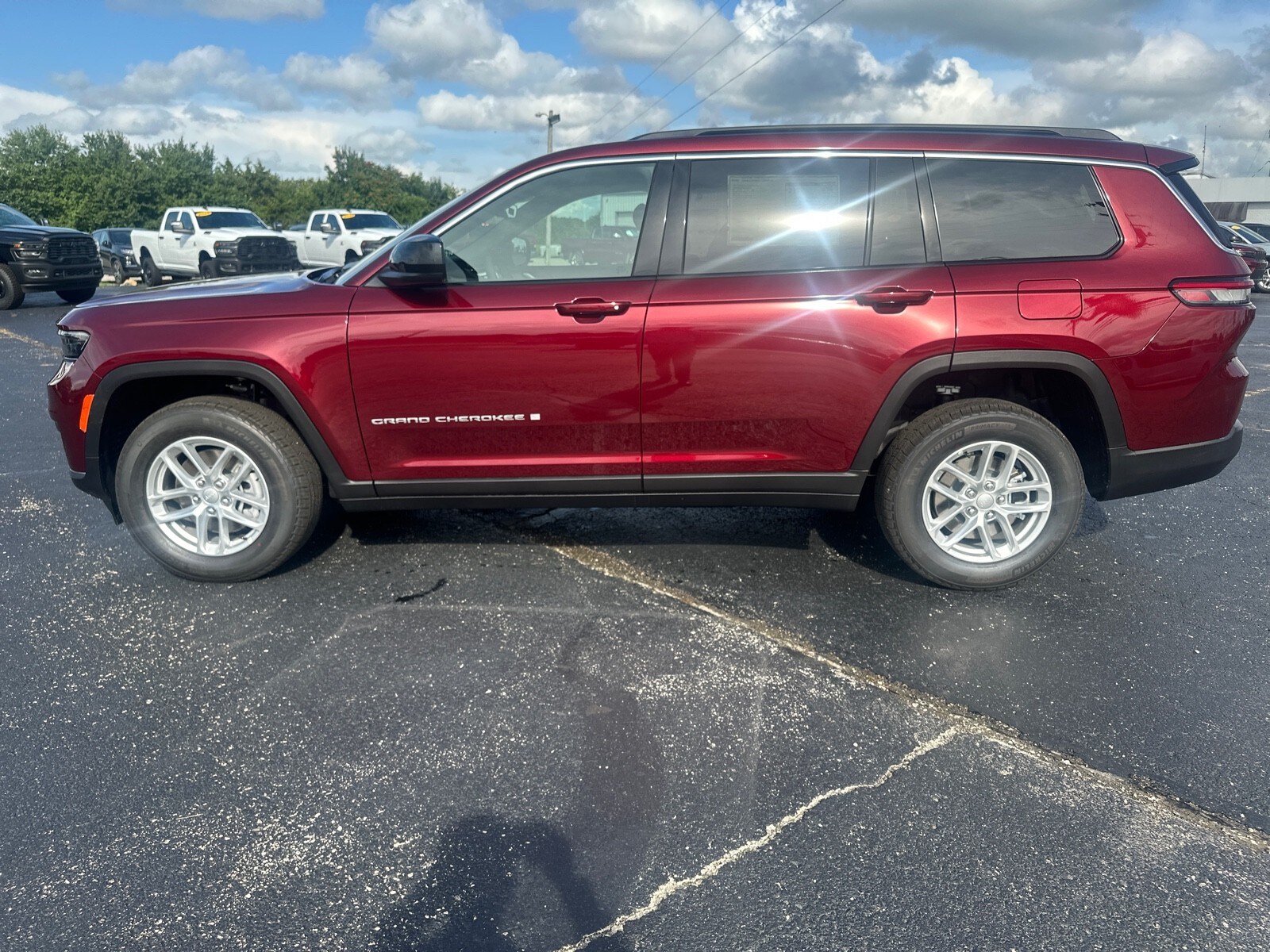 2025 Jeep Grand Cherokee Laredo photo 4