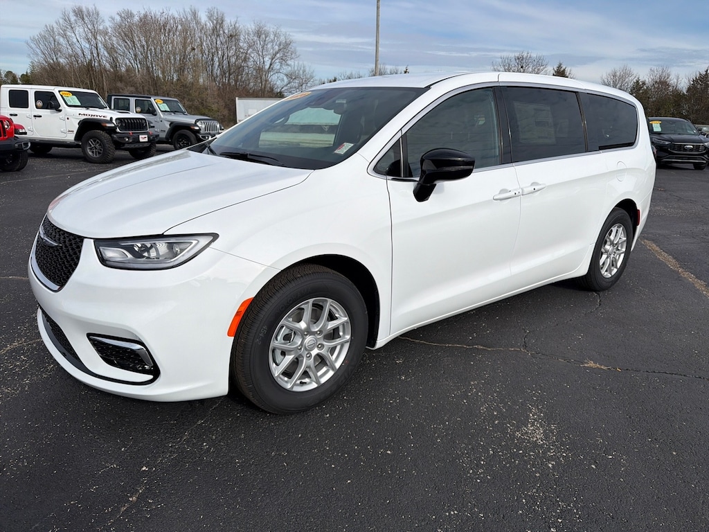New 2026 Chrysler Pacifica Select Passenger Van