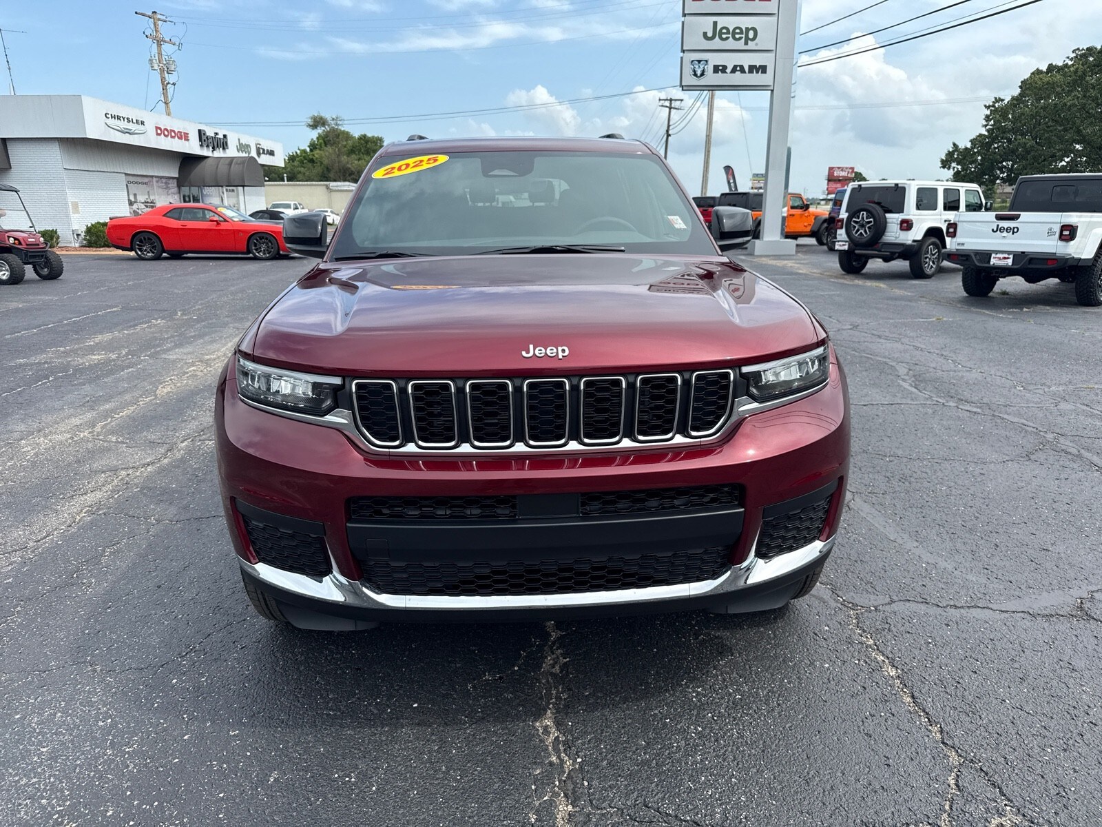 2025 Jeep Grand Cherokee Laredo X photo 2