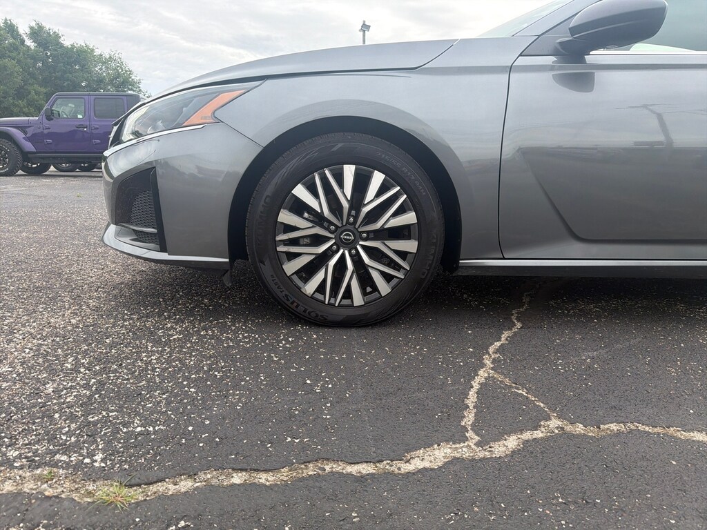 Used 2024 Nissan Altima 2.5 SV Sedan