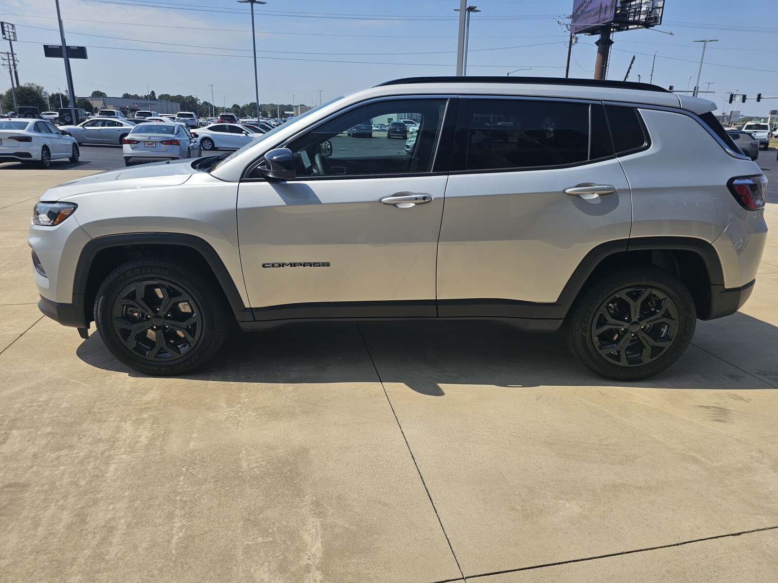 2024 Jeep Compass Latitude photo 2