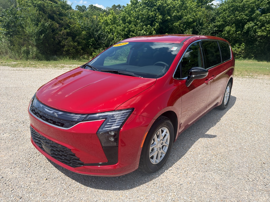 2027 Chrysler Pacifica Select's photo