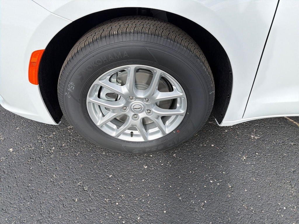 New 2026 Chrysler Pacifica Select Passenger Van