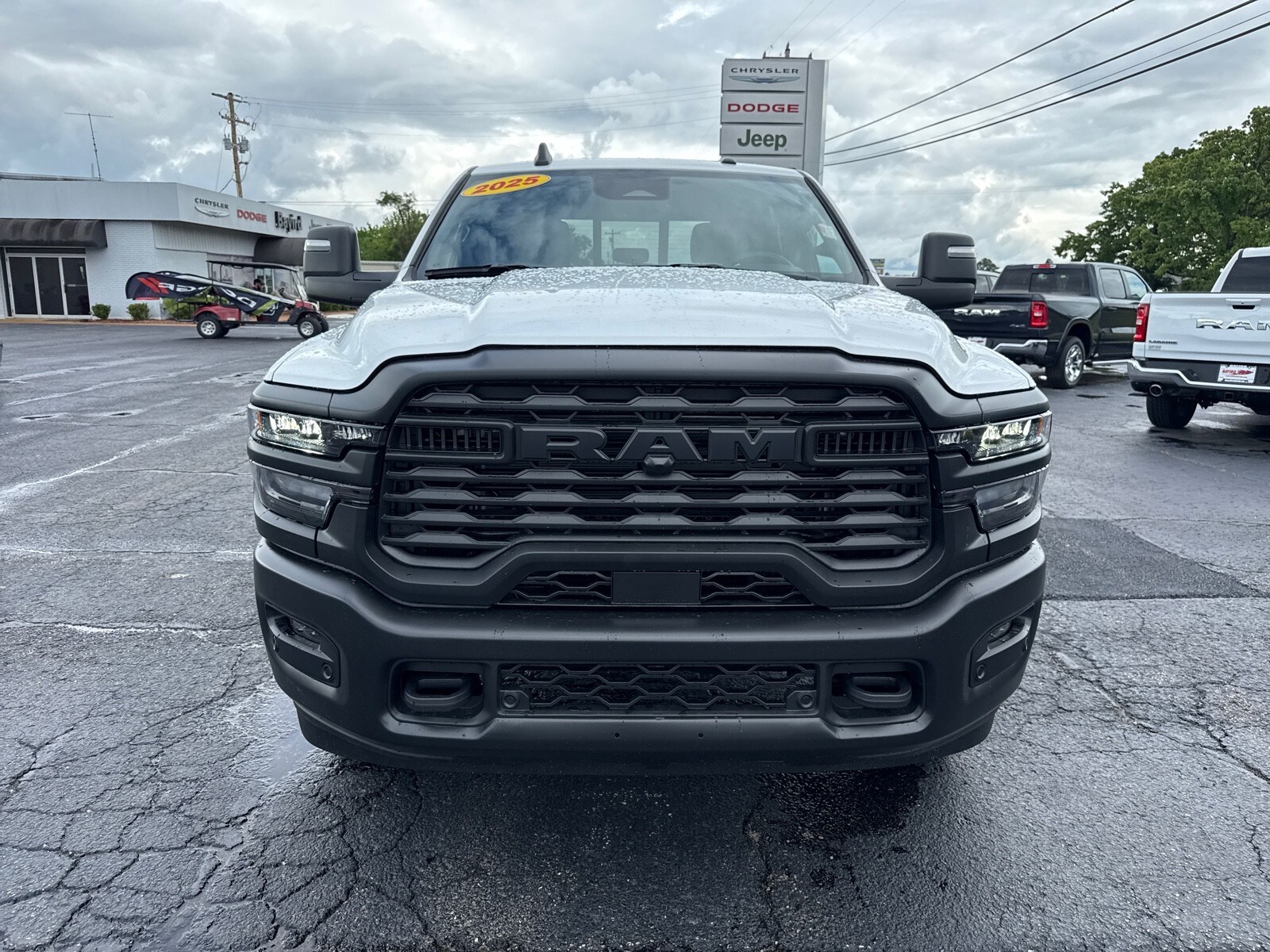 2025 Ram 2500 Tradesman photo 2