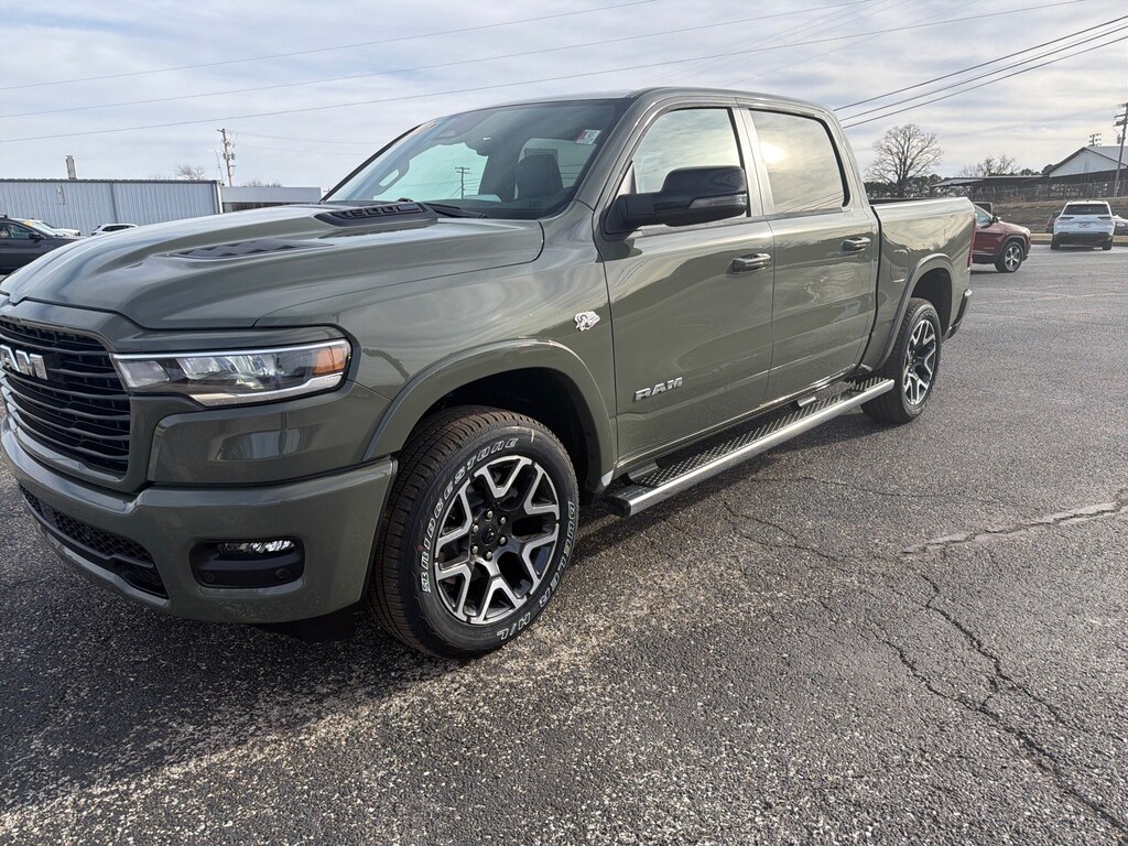 New 2026 Ram 1500 LARAMIE CREW CAB 4X4 5'7 BOX Pickup