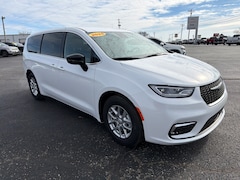 2026 Chrysler Pacifica Select Passenger Van