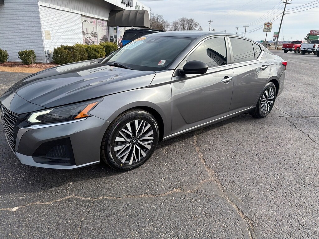 Used 2024 Nissan Altima 2.5 SV Sedan