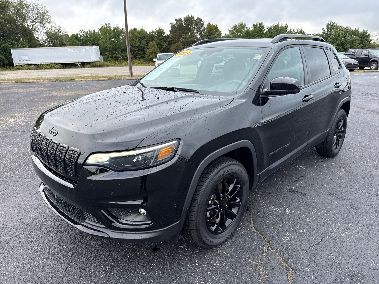 2023 Jeep Cherokee Altitude Lux photo 2